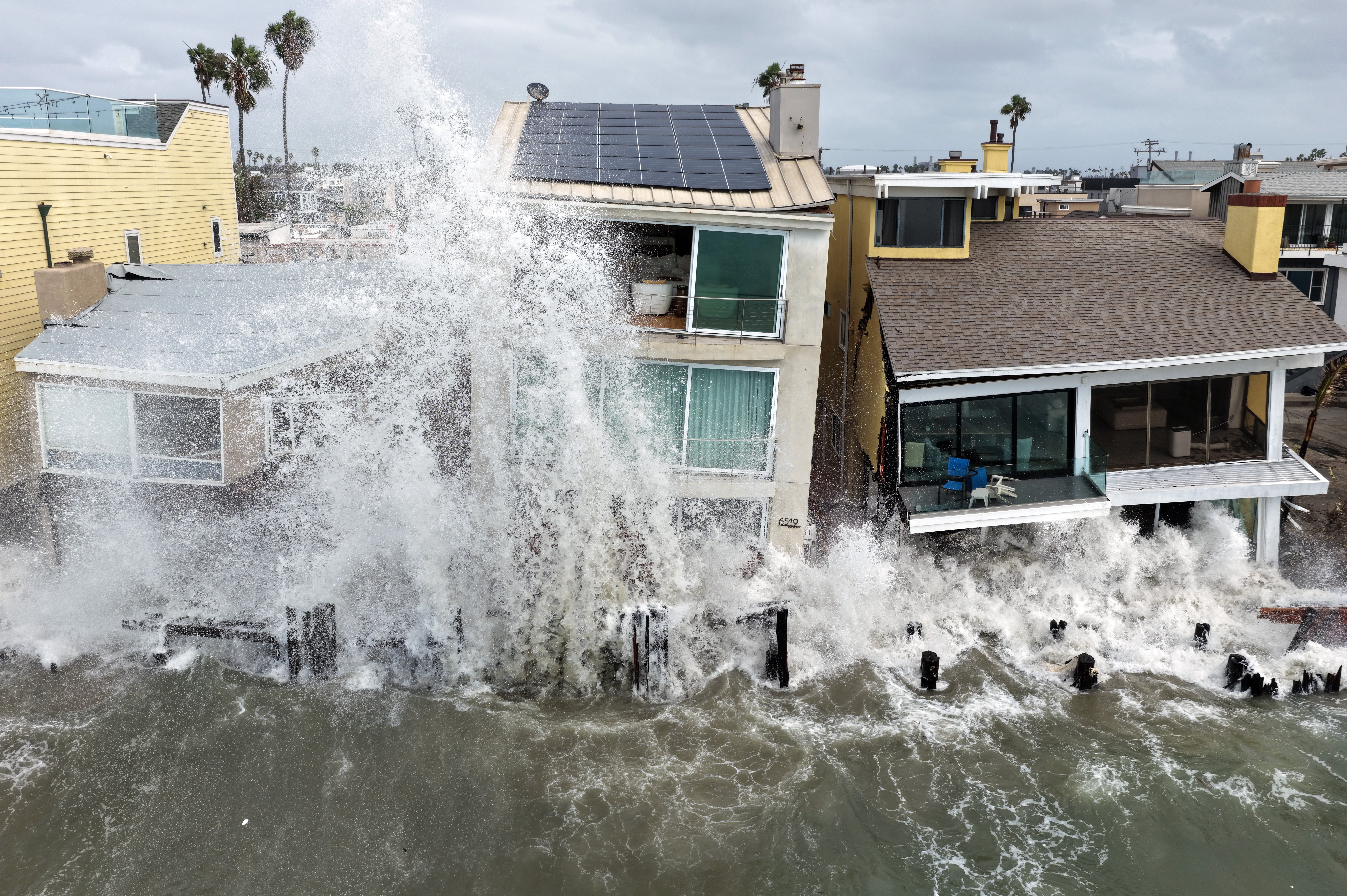 Pacific Ocean waves wash into damaged homes amid high surf generated by Tropical Storm Rachel ( Getty )