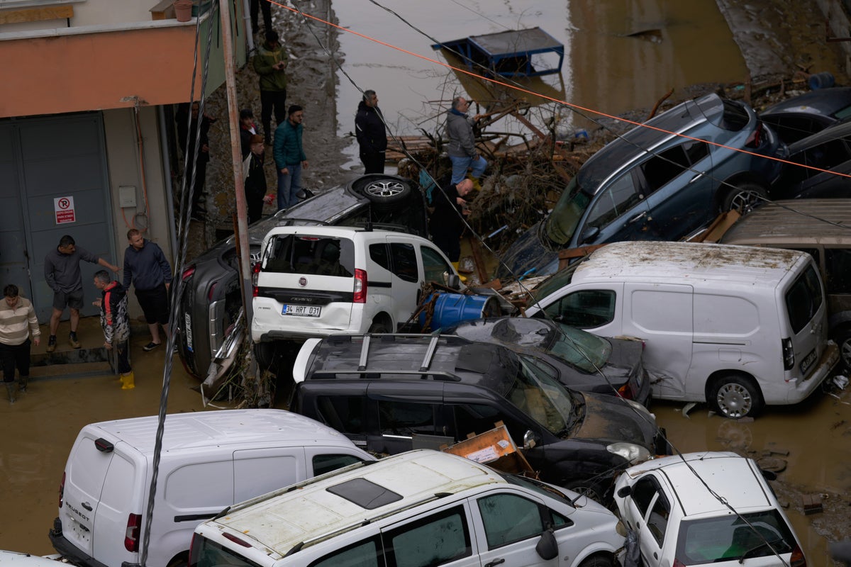 Istanbul's worst floods in 80 years leave 4 dead
