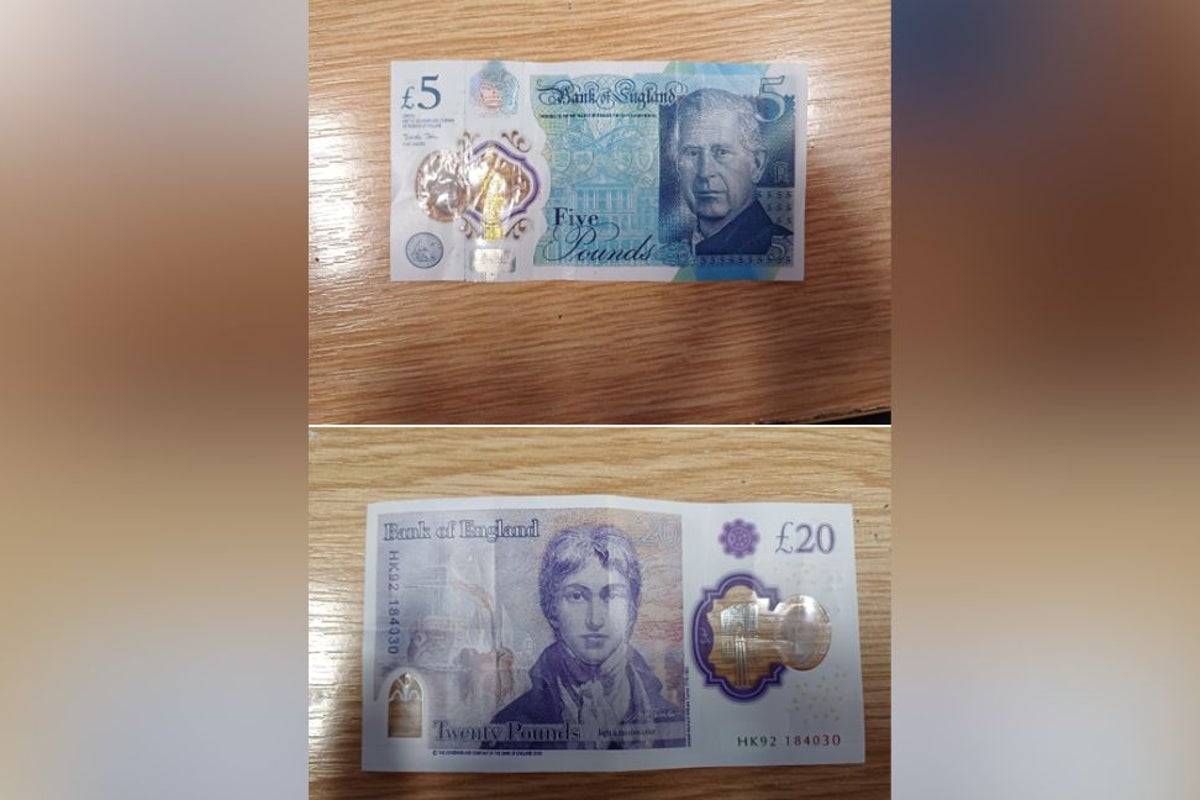 Taxi driver handed counterfeit cash drove suspect to police station