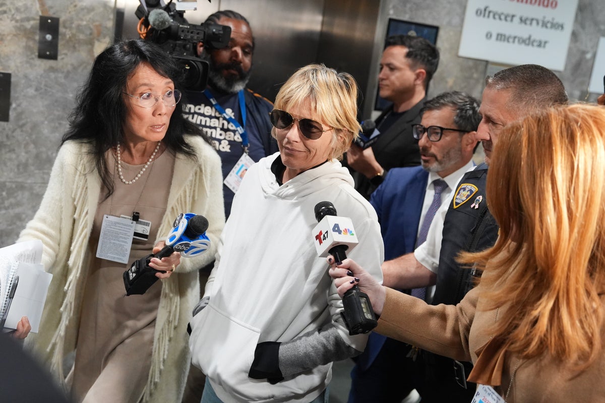 Selma Blair Representatives Attribute Alleged Flight Assaults to Medical Emergency