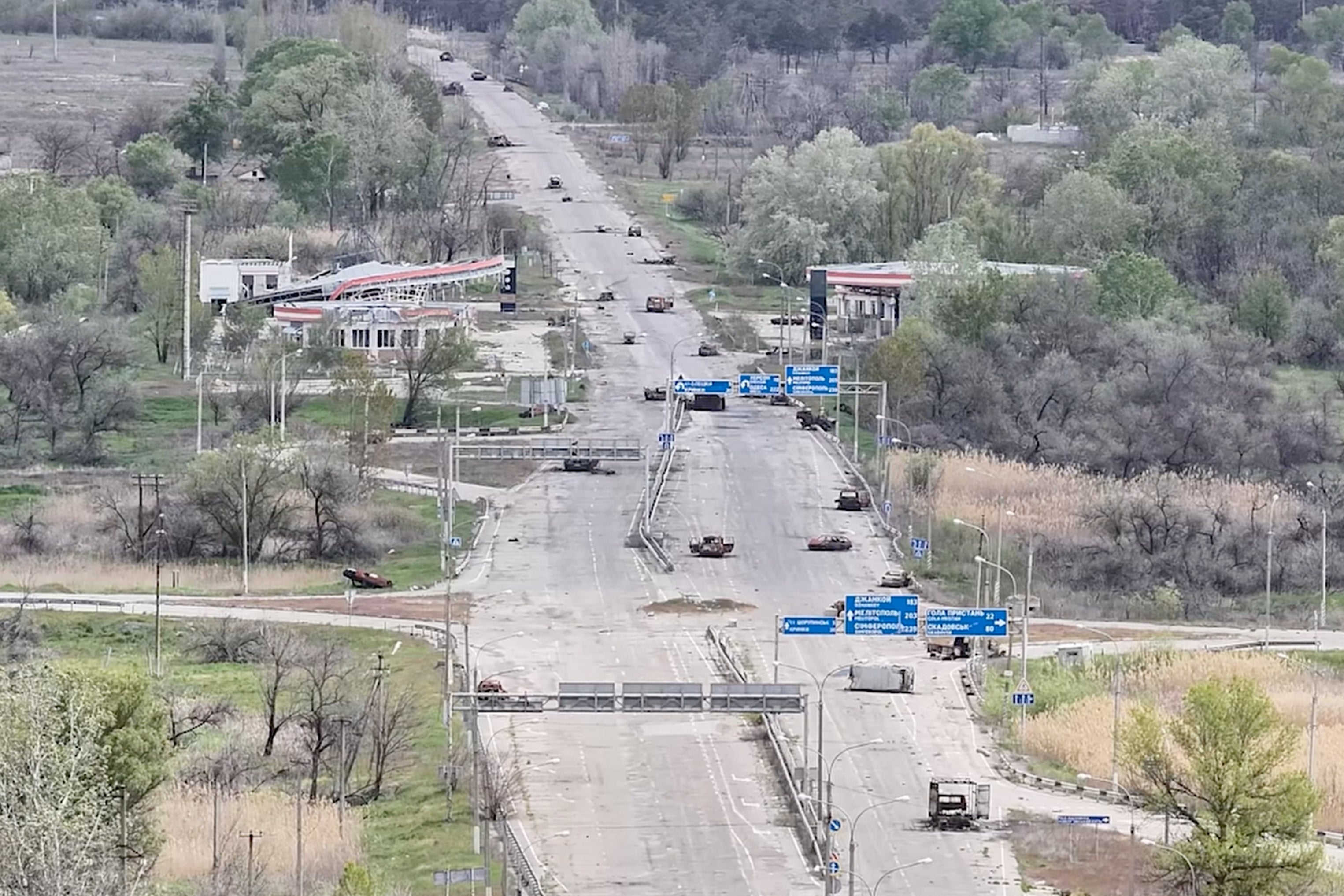 Many residents are determined to flee Oleshky using a route locally known as ‘the road of death’
