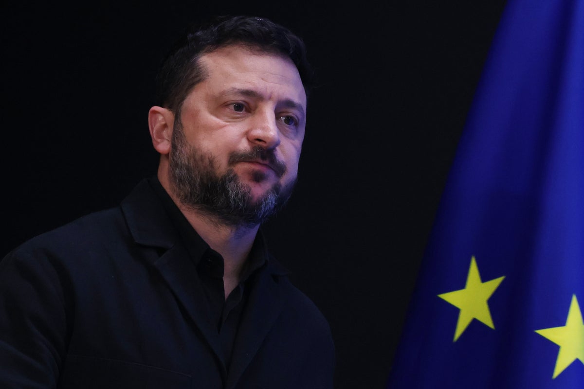 Zelenskyy urges support for new US sanctions on Russia after Trump puts them on hold