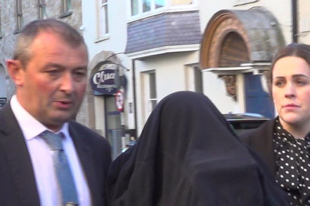 Jessica Dalton (centre) arrives for a special sitting at Clonmel District Court on Saturday evening