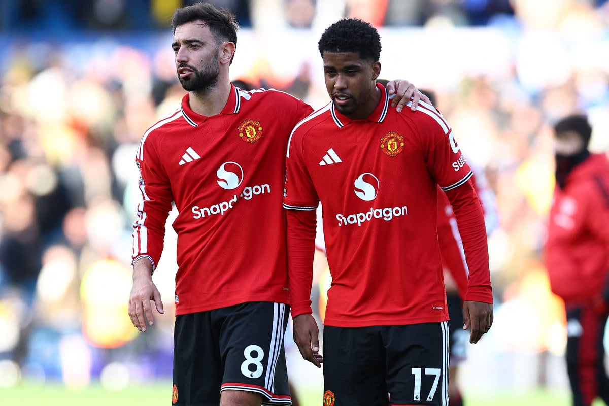 Manchester United miss chance to make statement after turbulent week with draw at Leeds