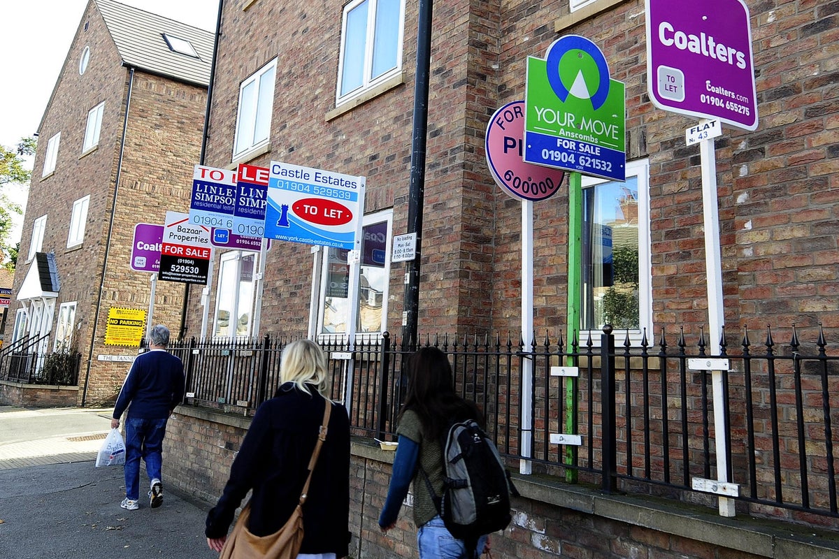 Home sellers cut asking prices as mortgage rates soar