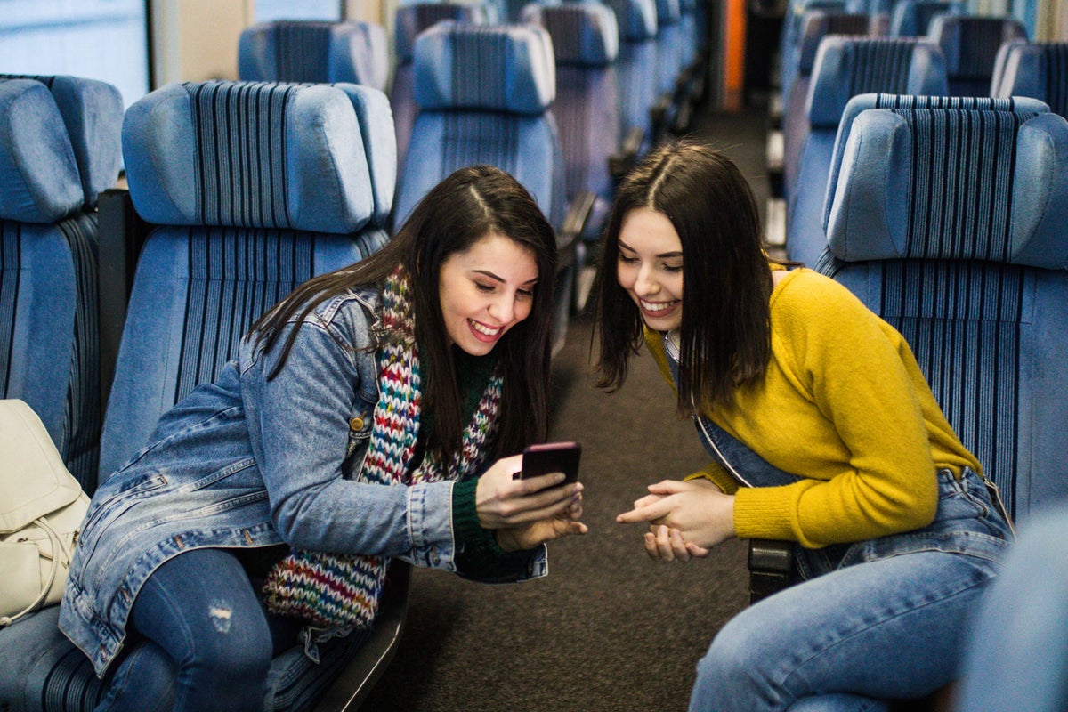 UK to fine ‘headphone dodgers’ up to £100 on public transport