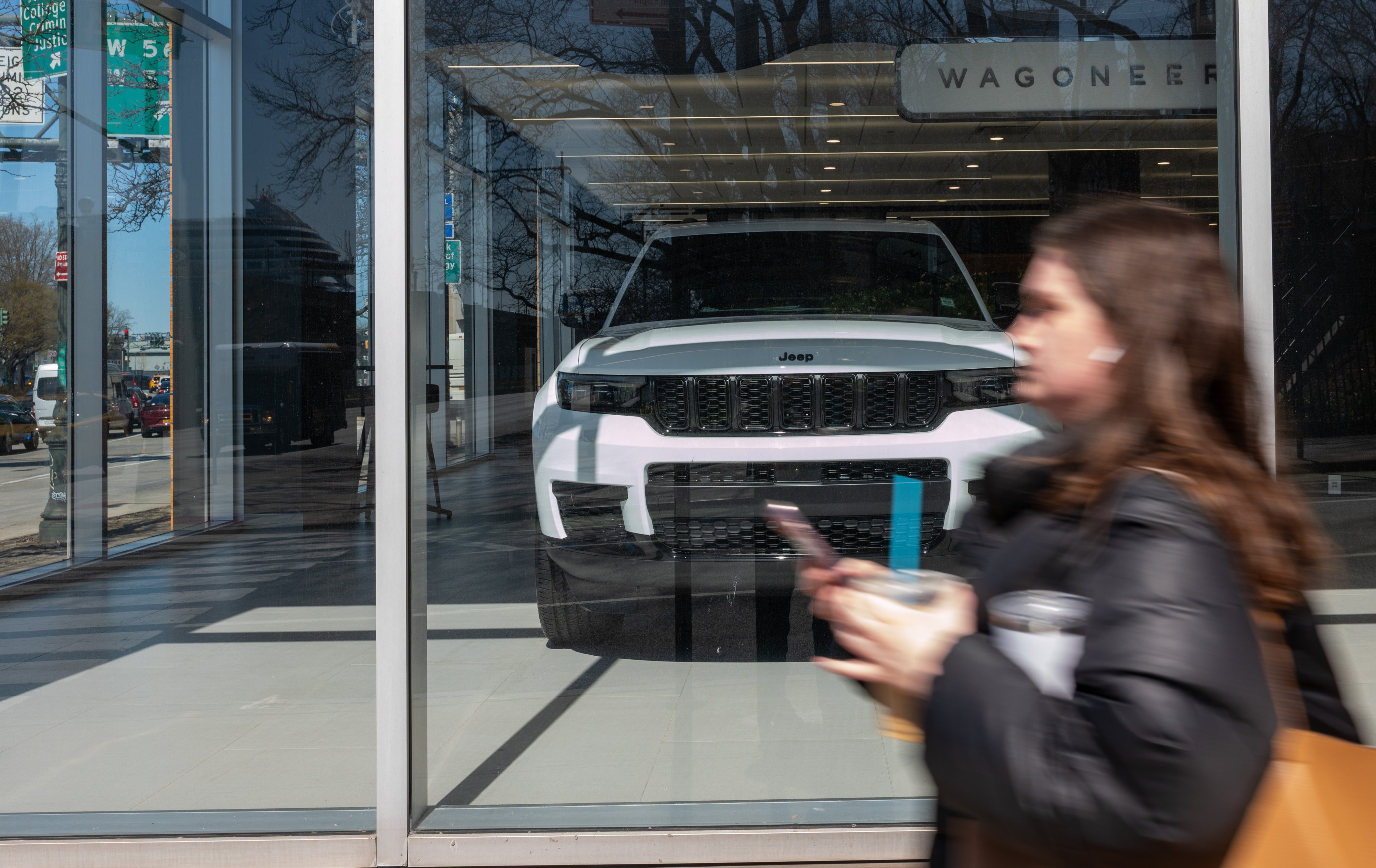 US new‑car loan payments climb to near $800 a month