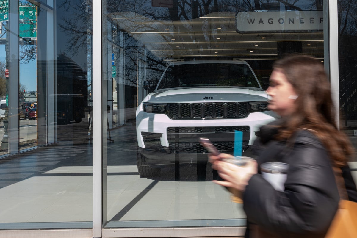 US new‑car loan payments climb to near $800 a month
