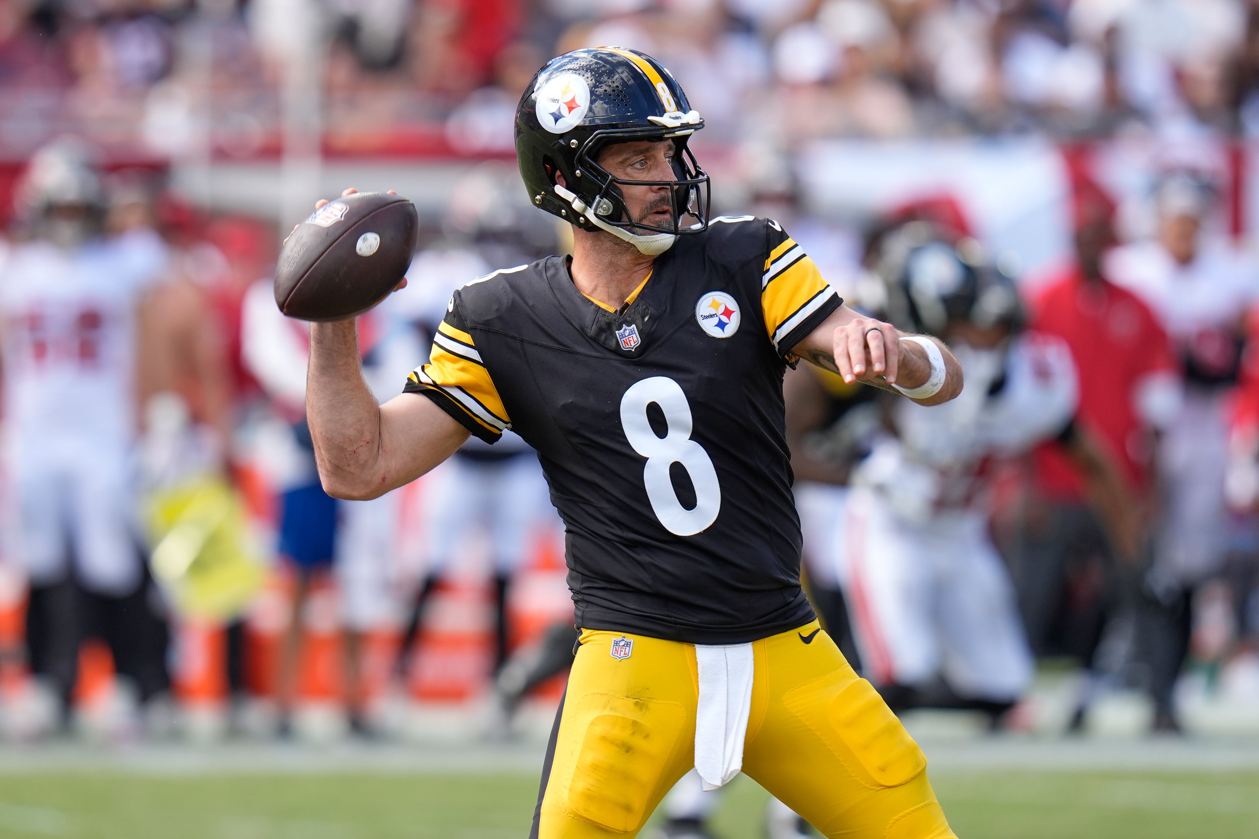 Steelers_Buccaneers_Football_18657.jpg?quality=75&height=166&fit=bounds&format=pjpg&crop=16%3A9%2Coffset-y0.5&auto=webp