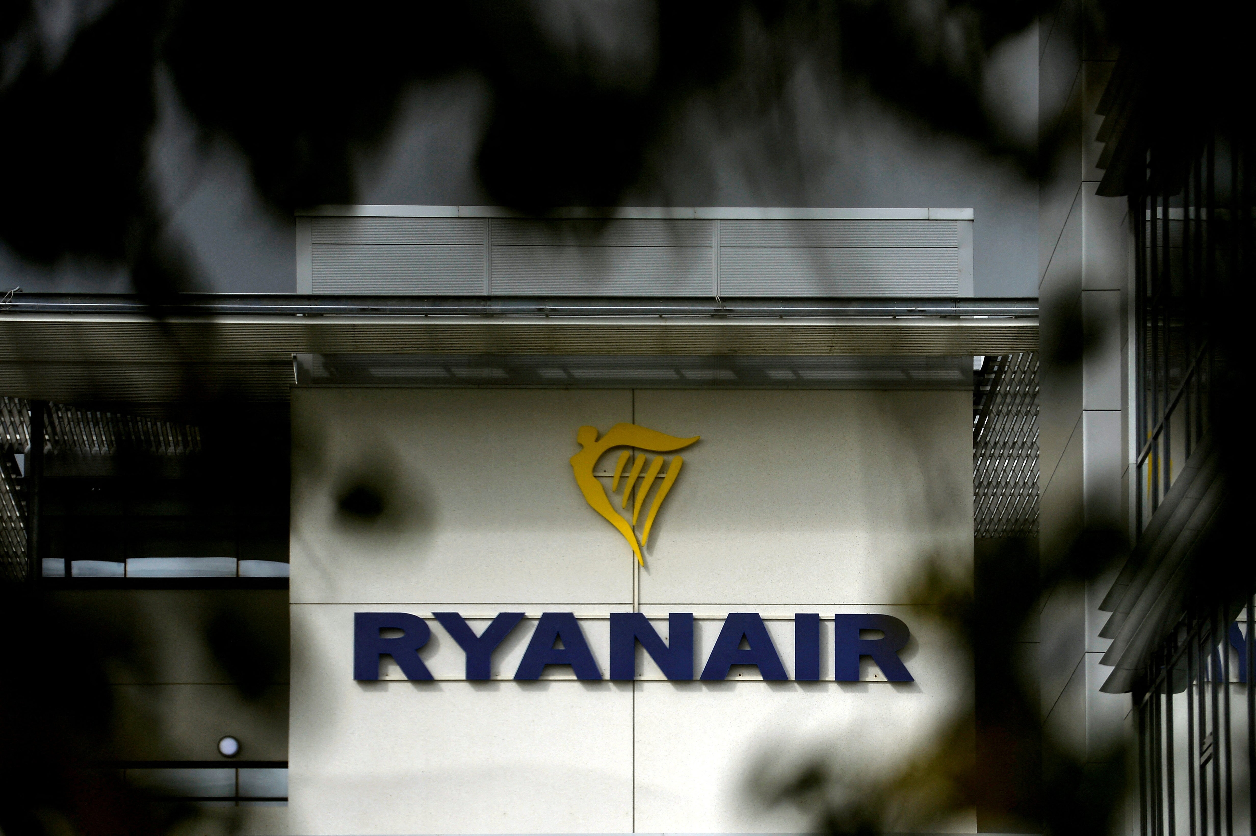 Ryanair boss warns of 20% European flight price hike | The Independent