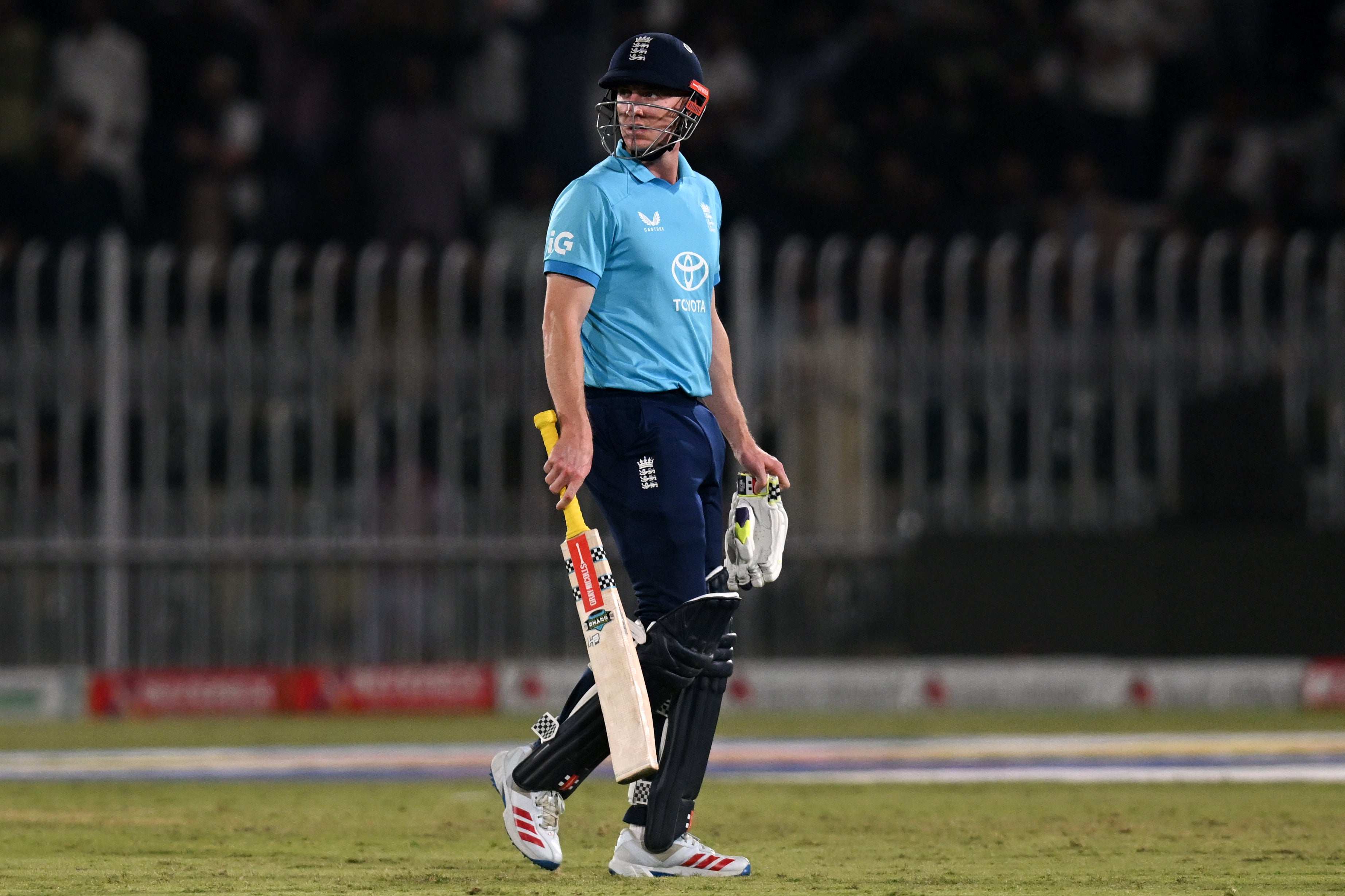 Pakistan chase down 303 to beat England by 87 runs in Rawalpindi