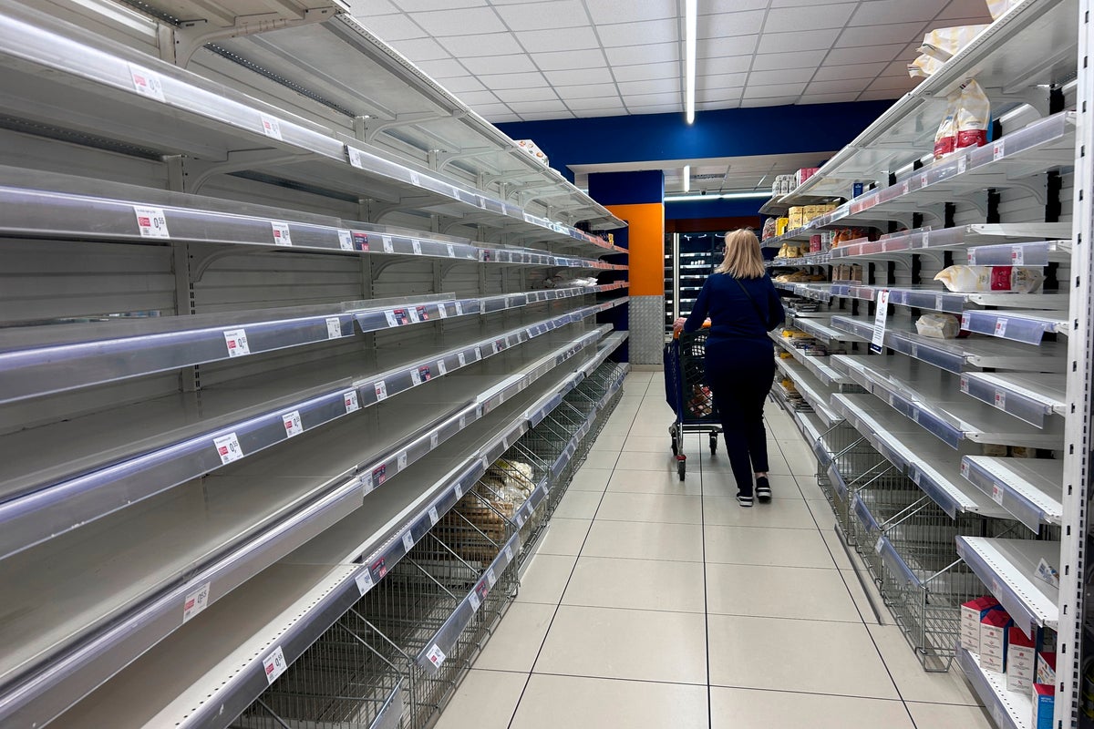 Truck drivers' protest empties shelves and pumps in Naples