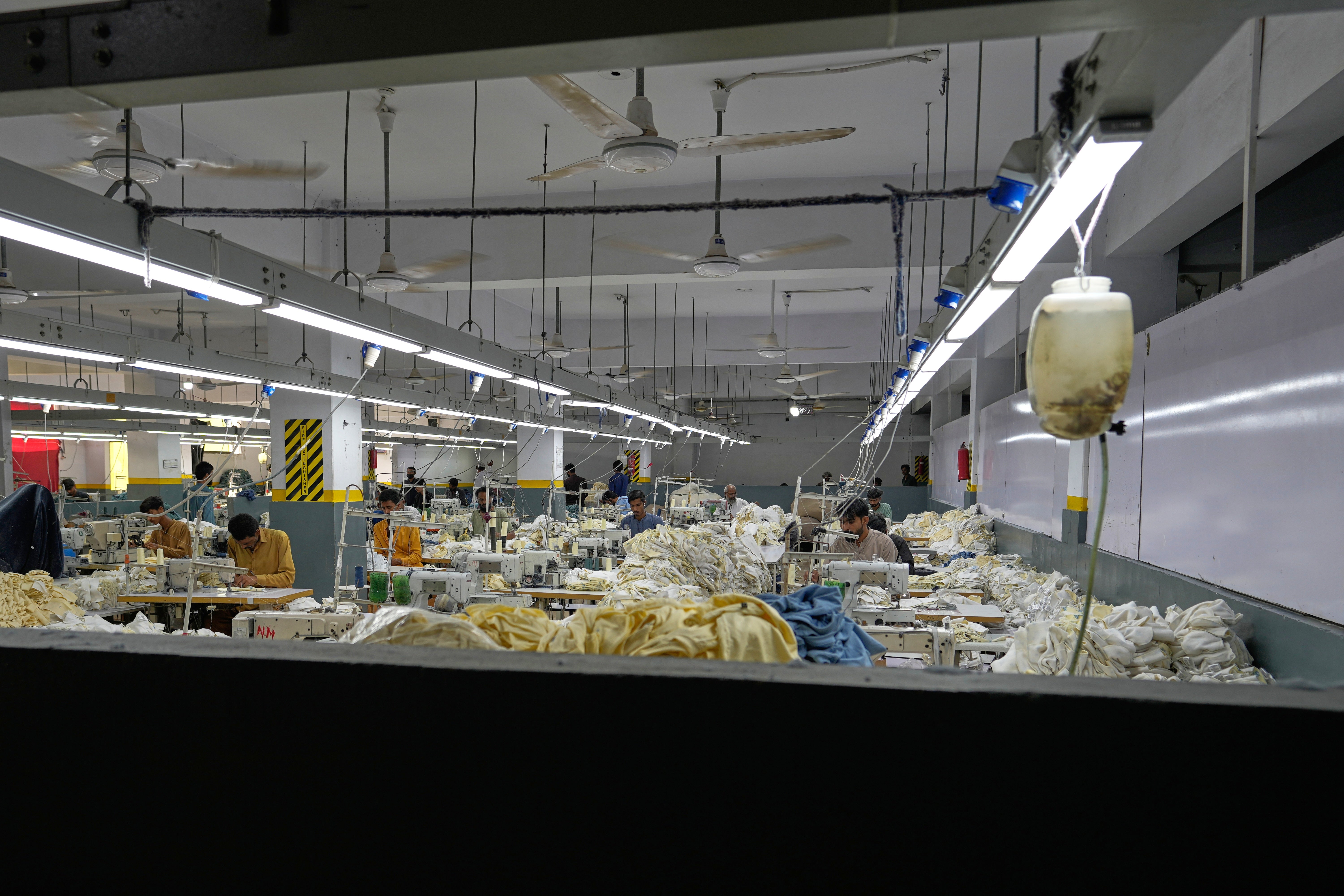 Pakistan's factory workers swelter in extreme heat as global brands ...