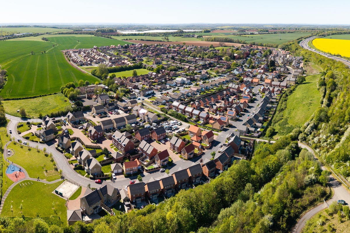 Labour aims for 300,000 homes yearly