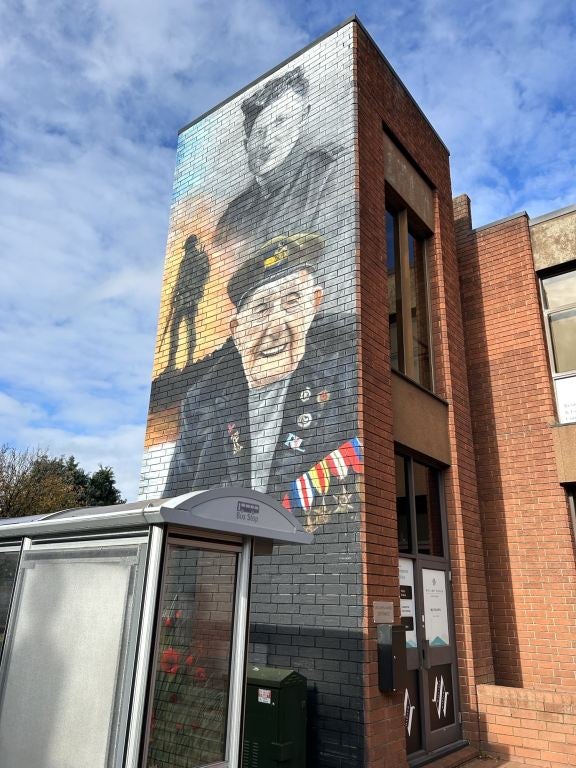 Mural of World War II hero Donald Rose unveiled on Ilkeston Town Hall