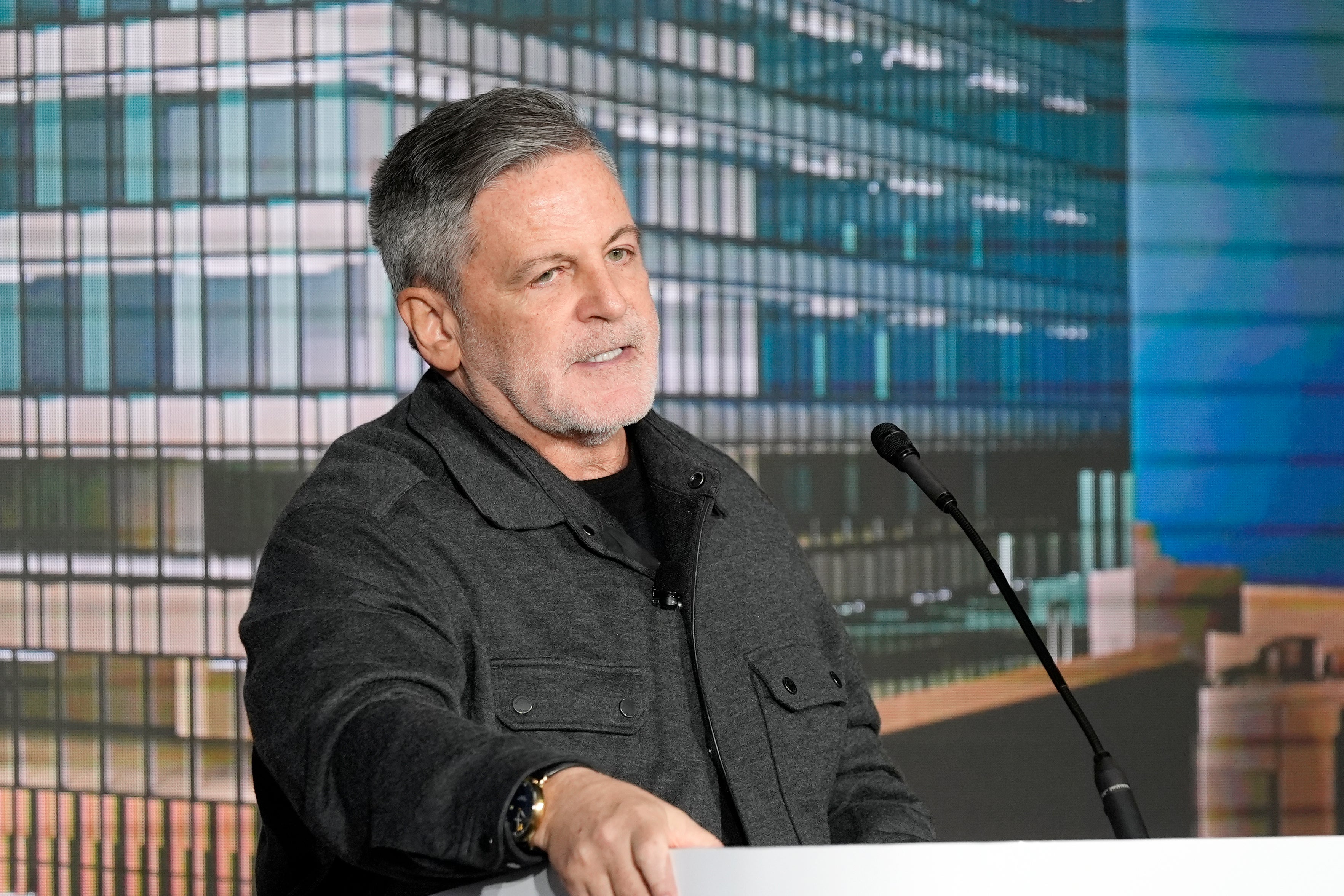 Dan Gilbert pledges $1 billion to redevelop Detroit's Renaissance ...