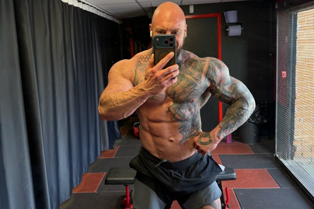 Bodybuilder dies after collapsing on stage the day before his 34th birthday