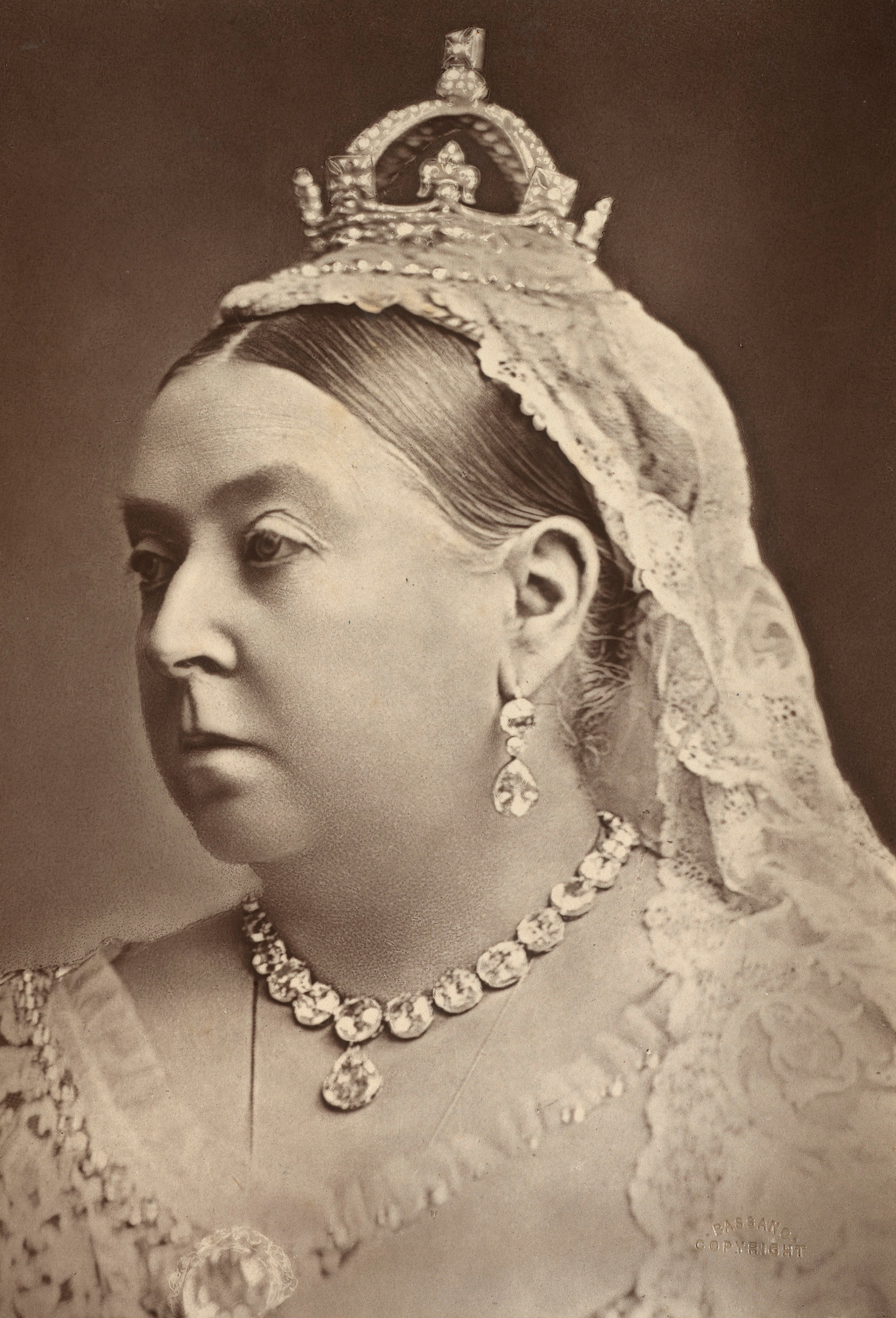 Queen Victoria wearing the Small Diamond Crown