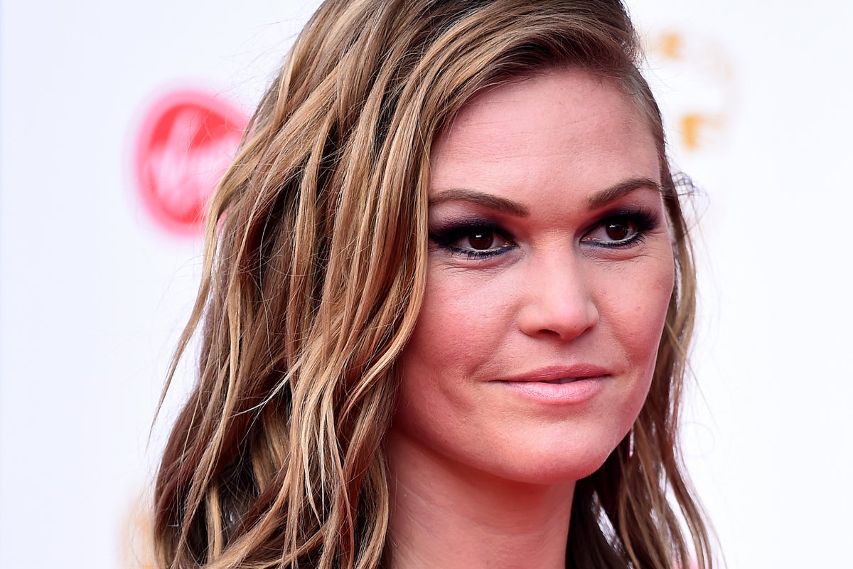 Julia Stiles asked Michelle Williams' permission for Heath Ledger tribute