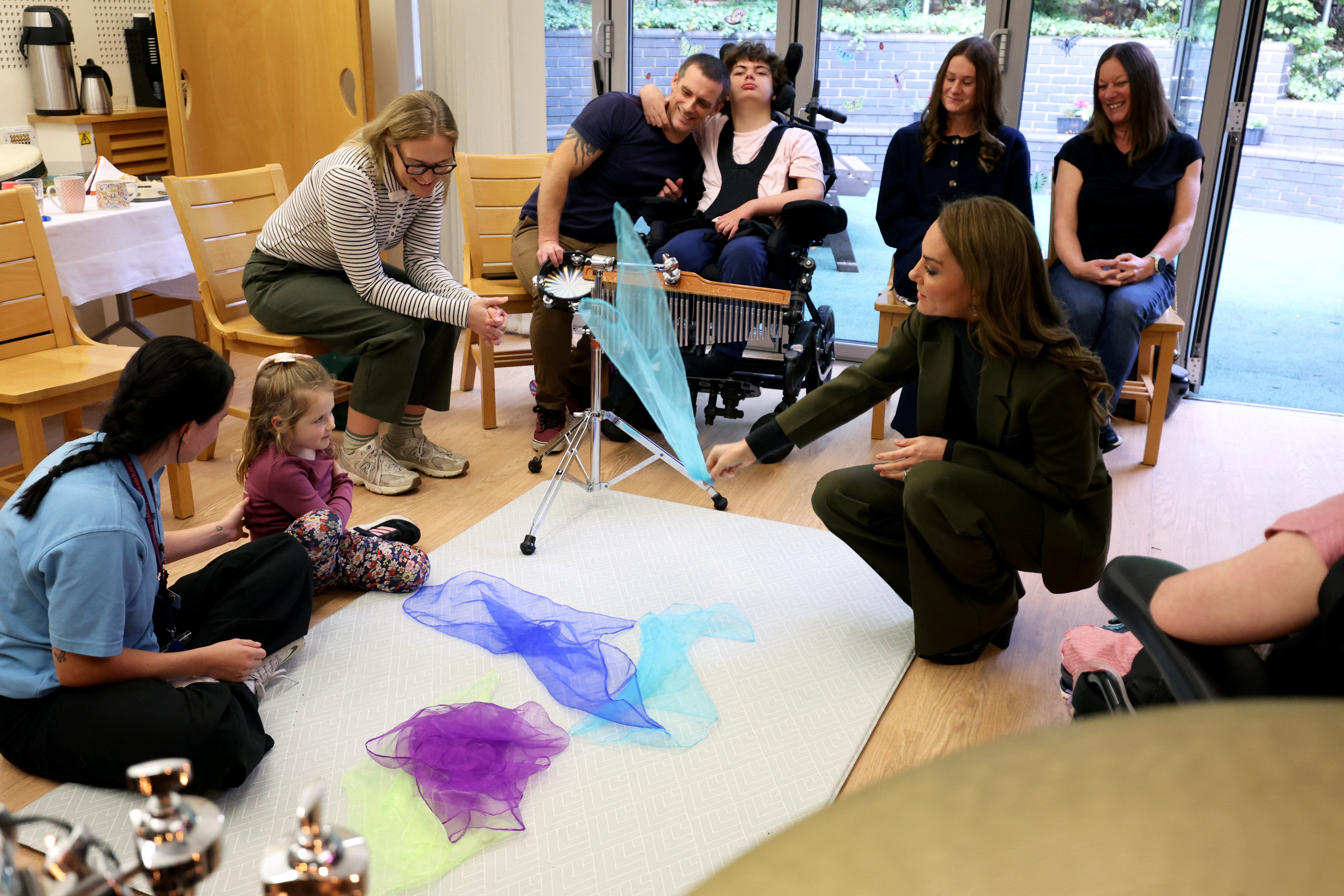 Kate hears of power of music during visit to children’s hospice | The ...