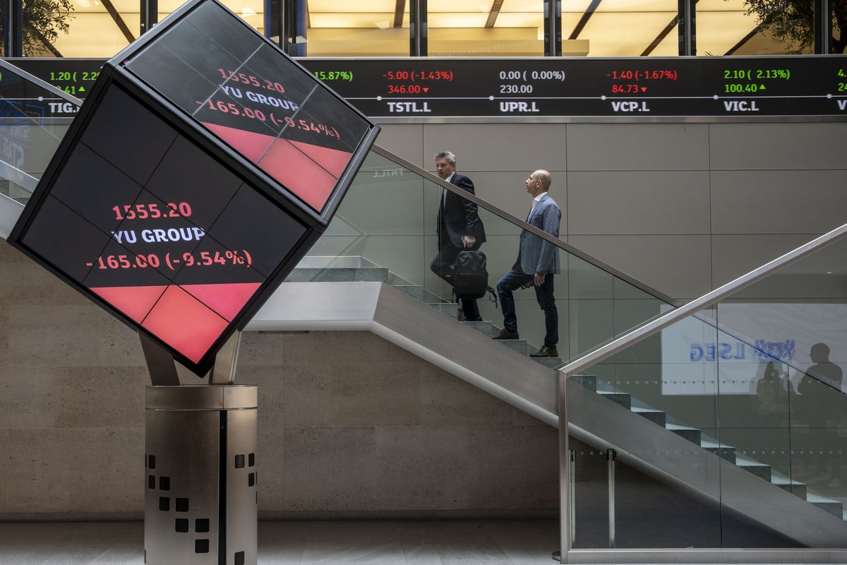 Stocks rattled by fears over tech sell-off and rising oil prices