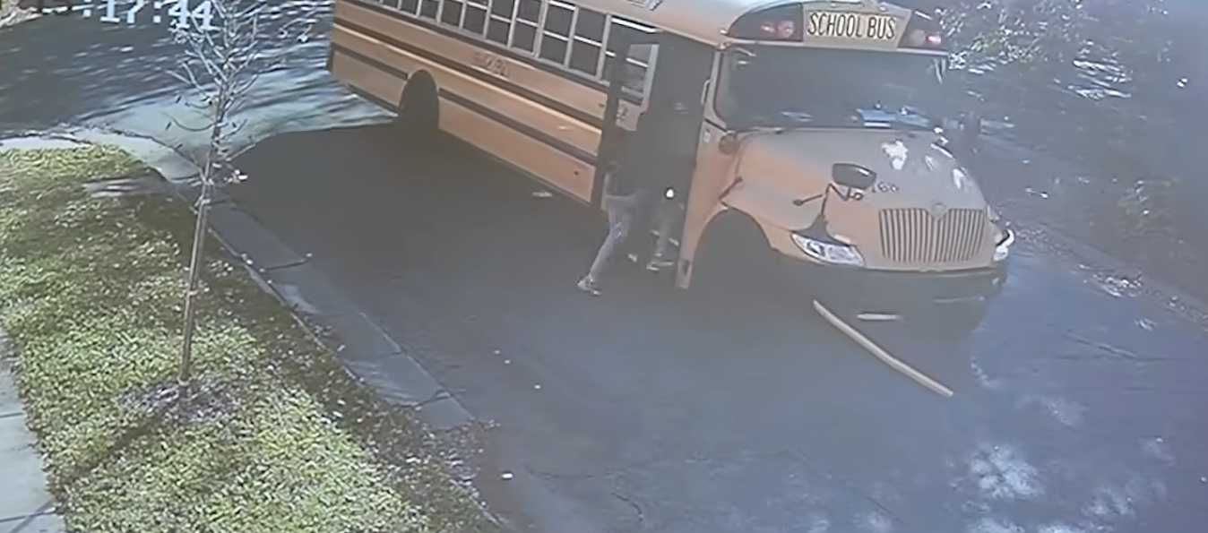 Good Samaritan gets $1K reward for hopping on rolling school bus to save 18 kids