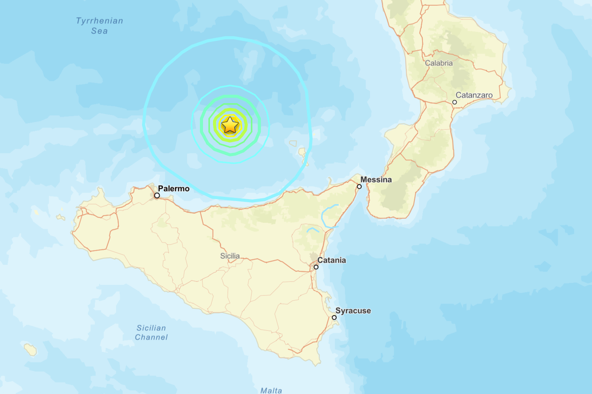 Tsunami alert issued off Italy after 12 earthquakes in quick succession
