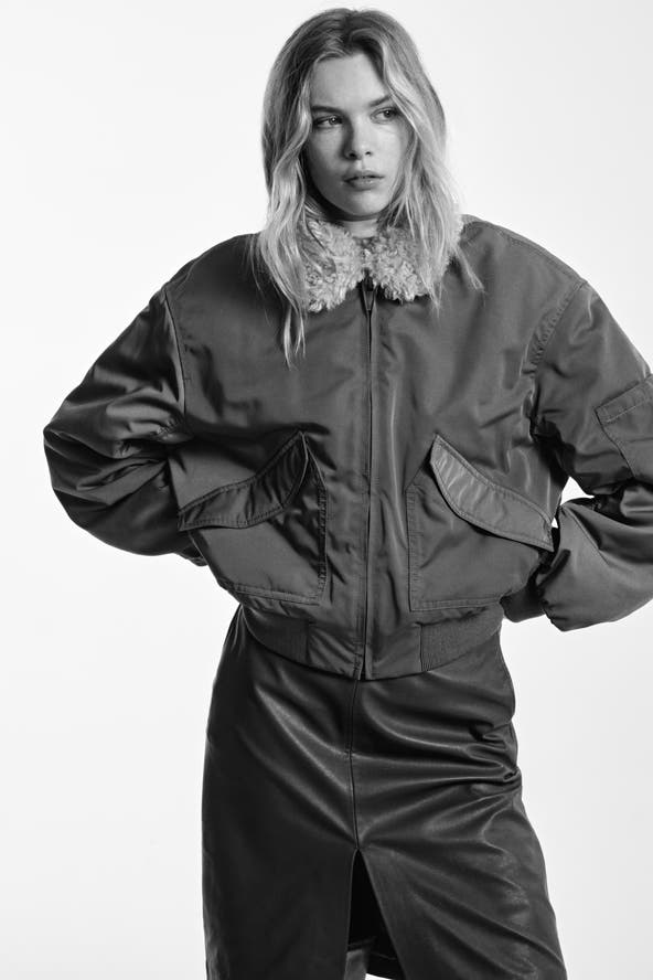Collared bomber jacket
Not saved to favourites
Price: £59.99£59.99
Colour:Khaki green