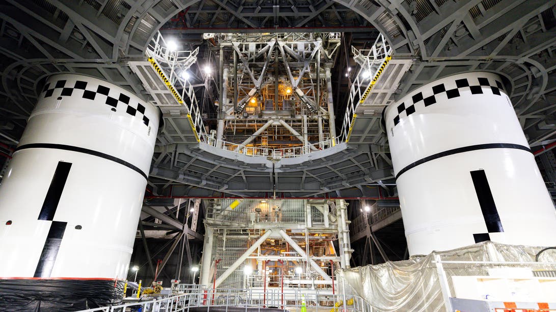 Moonbase Blue NASA adopting Apollo’s urgency to build a moon base and land astronauts ...