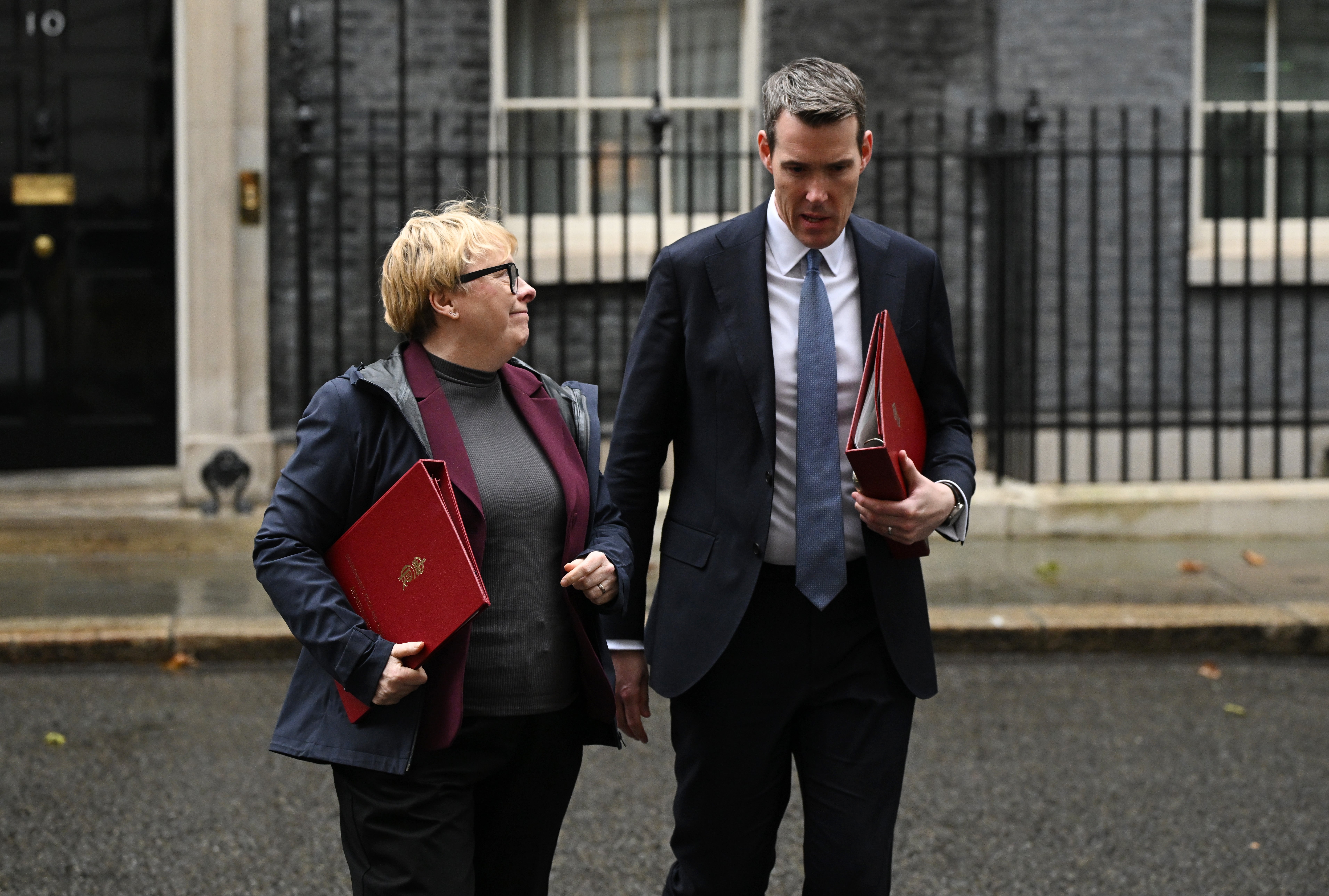 Government to make unprecedented intervention on UK water bill prices