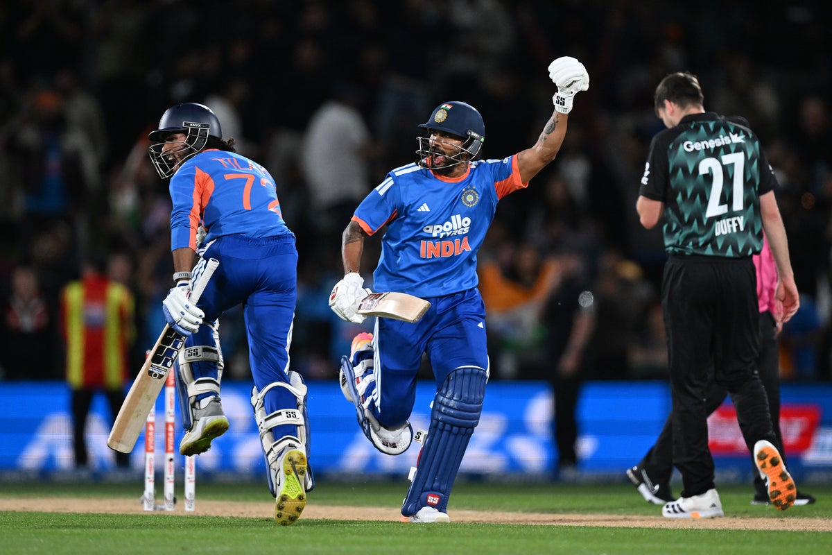 Cricket: India catch Black Caps in last over of second T20I test