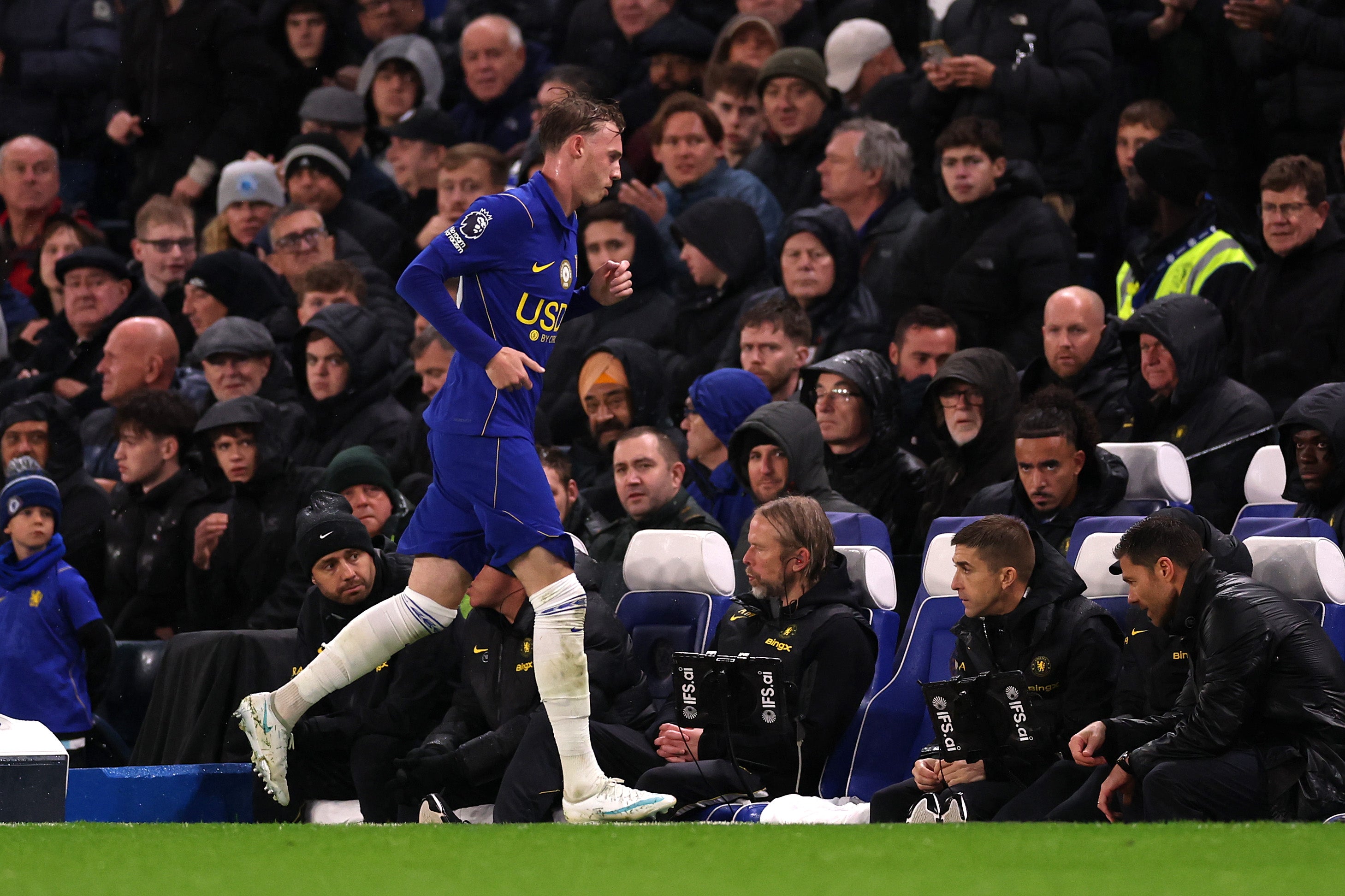 Cole Palmer leaves the field after being sent off against Tottenham