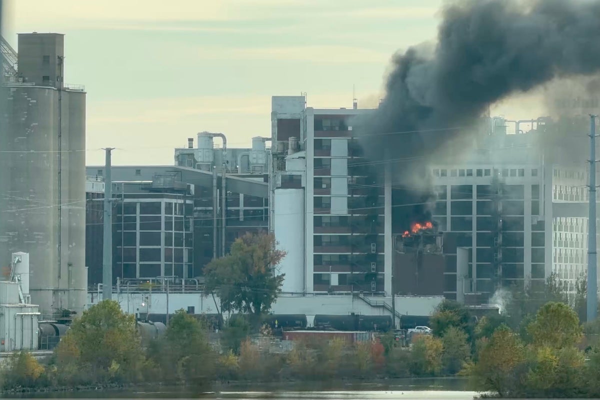 Explosion and fire erupt at Quaker Oats plant in Cedar Rapids, Iowa; no injuries