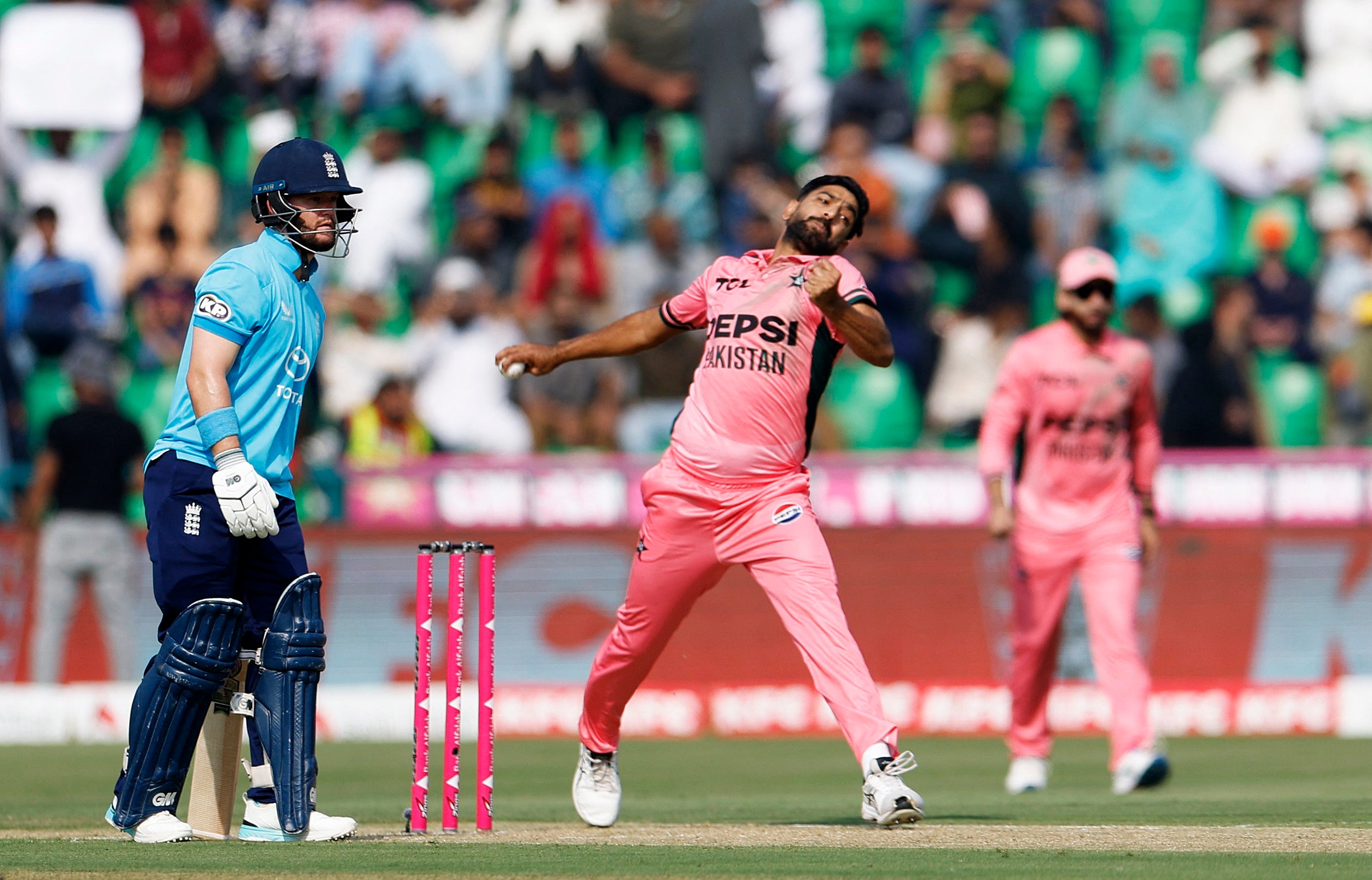 Cricket: Pakistan take early wickets in England ODI Tri-Series match ...