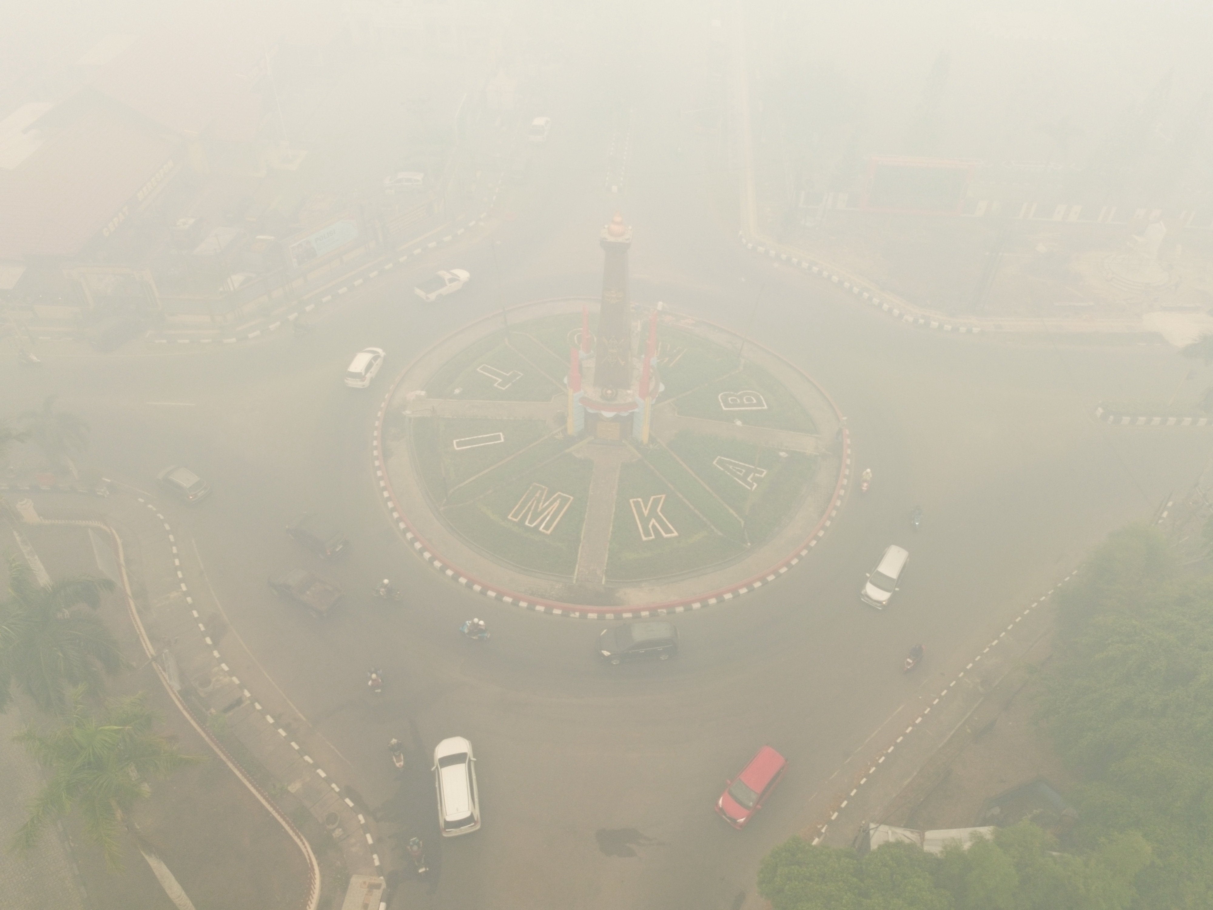 Indonesia cuts gas exports to Singapore amid row over haze | The ...
