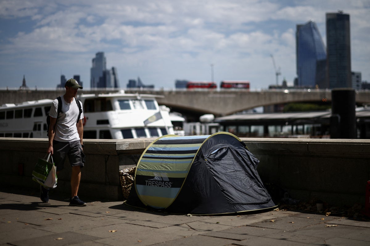 Government commits extra £432m to get rough sleepers off streets by Christmas