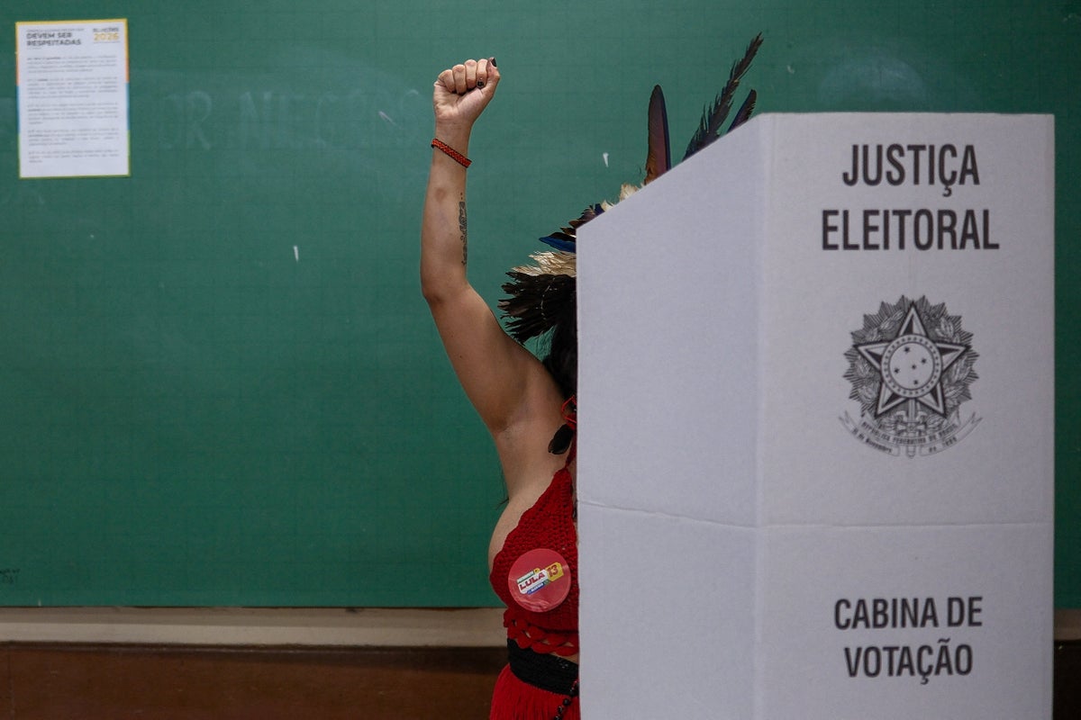 Lula and Bolsonaro clash in high-stakes Brazil presidential runoff