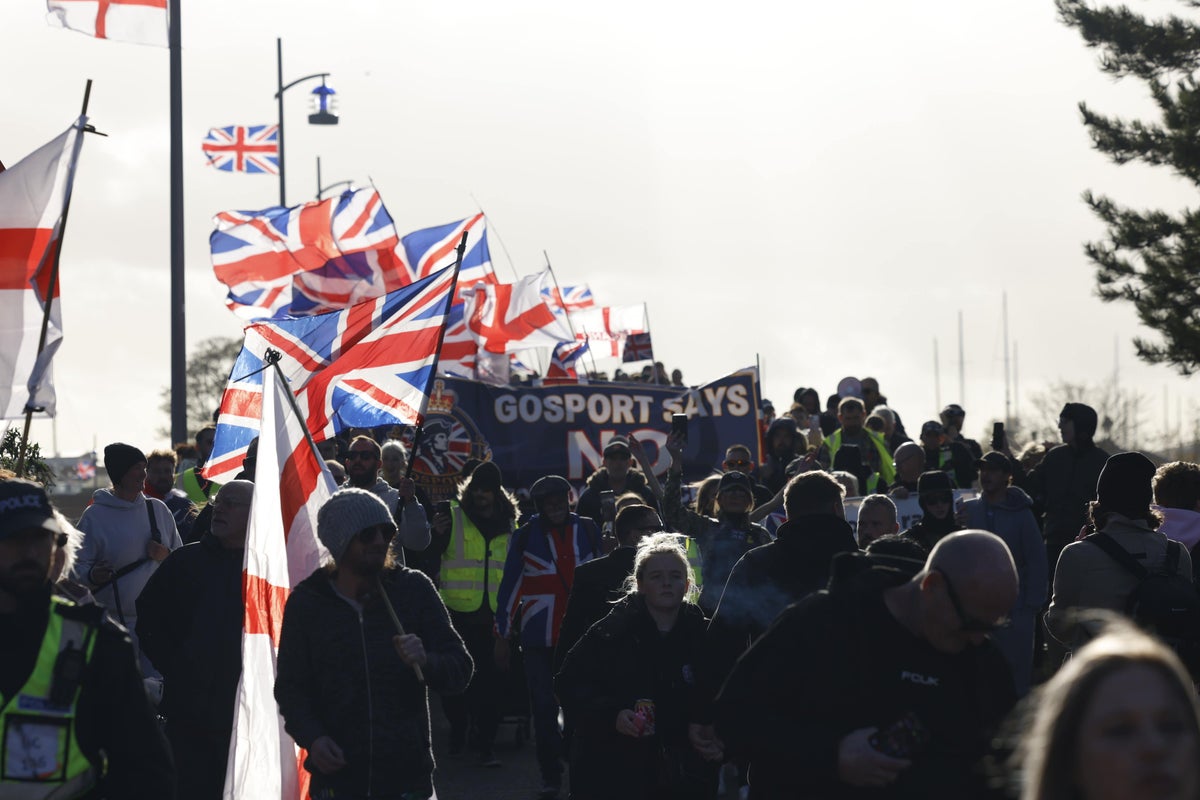 Hundreds protest near immigration removal centre in Gosport
