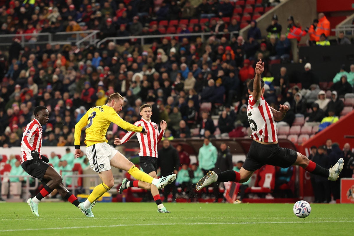 Sunderland remain bottom of Premier League table after stalemate with Leeds