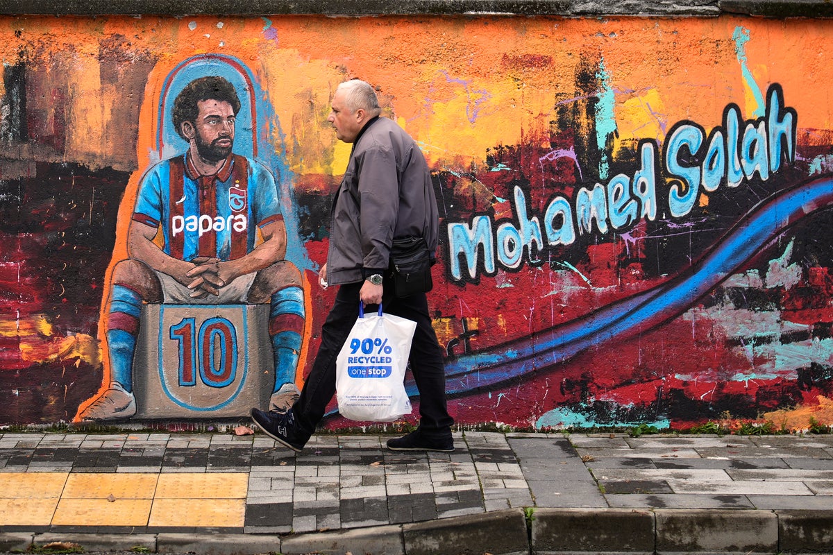 The arrival of soccer star Mohamed Salah to Turkey sparked a wave of excitement, in photos
