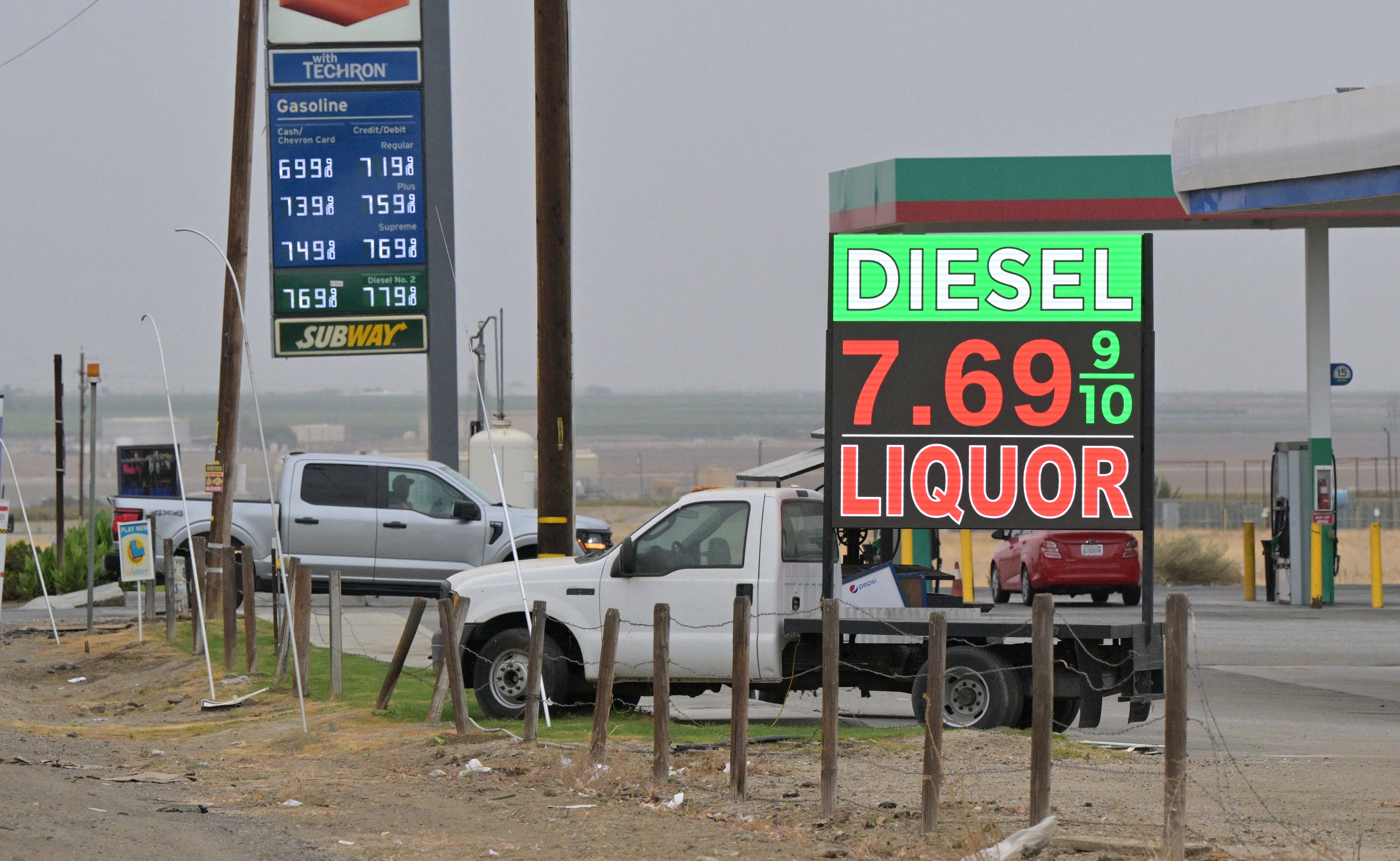 independent.co.uk - J.R. Duren - Gas prices under Trump eclipse highs of Biden era, federal data reveals