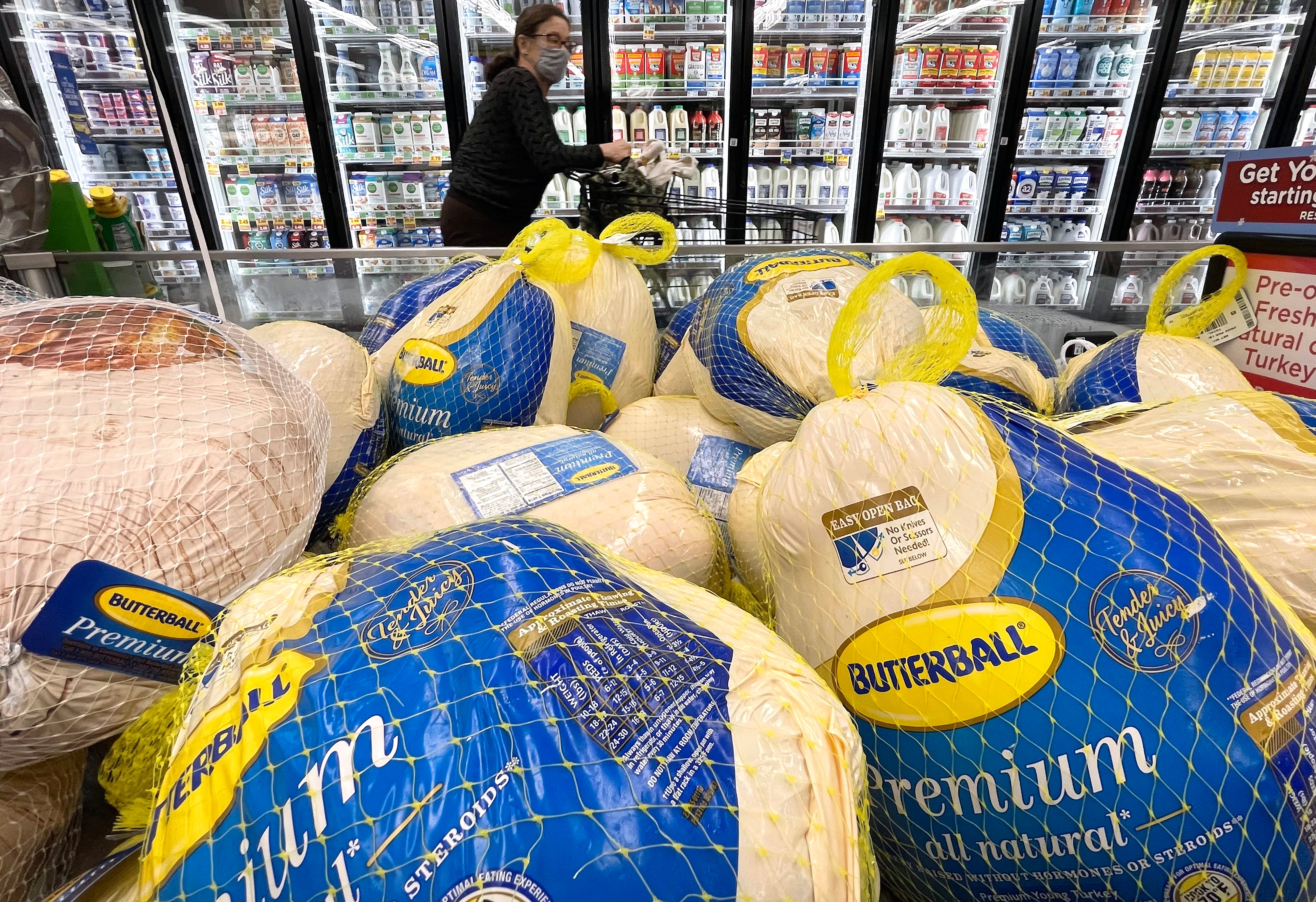 These grocery stores are rolling out a family-sized Thanksgiving meal for under ...
