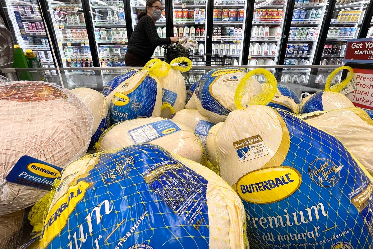 These grocery stores are rolling out a family-sized Thanksgiving meal for under $40
