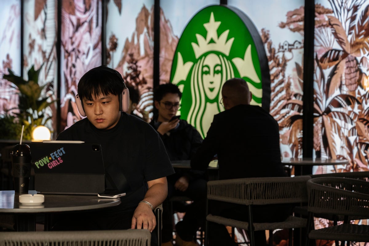 Starbucks' new seating policy in China draws mixed reactions