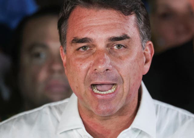 Flavio Bolsonaro Flees to Miami Despite Passport Surrender Order