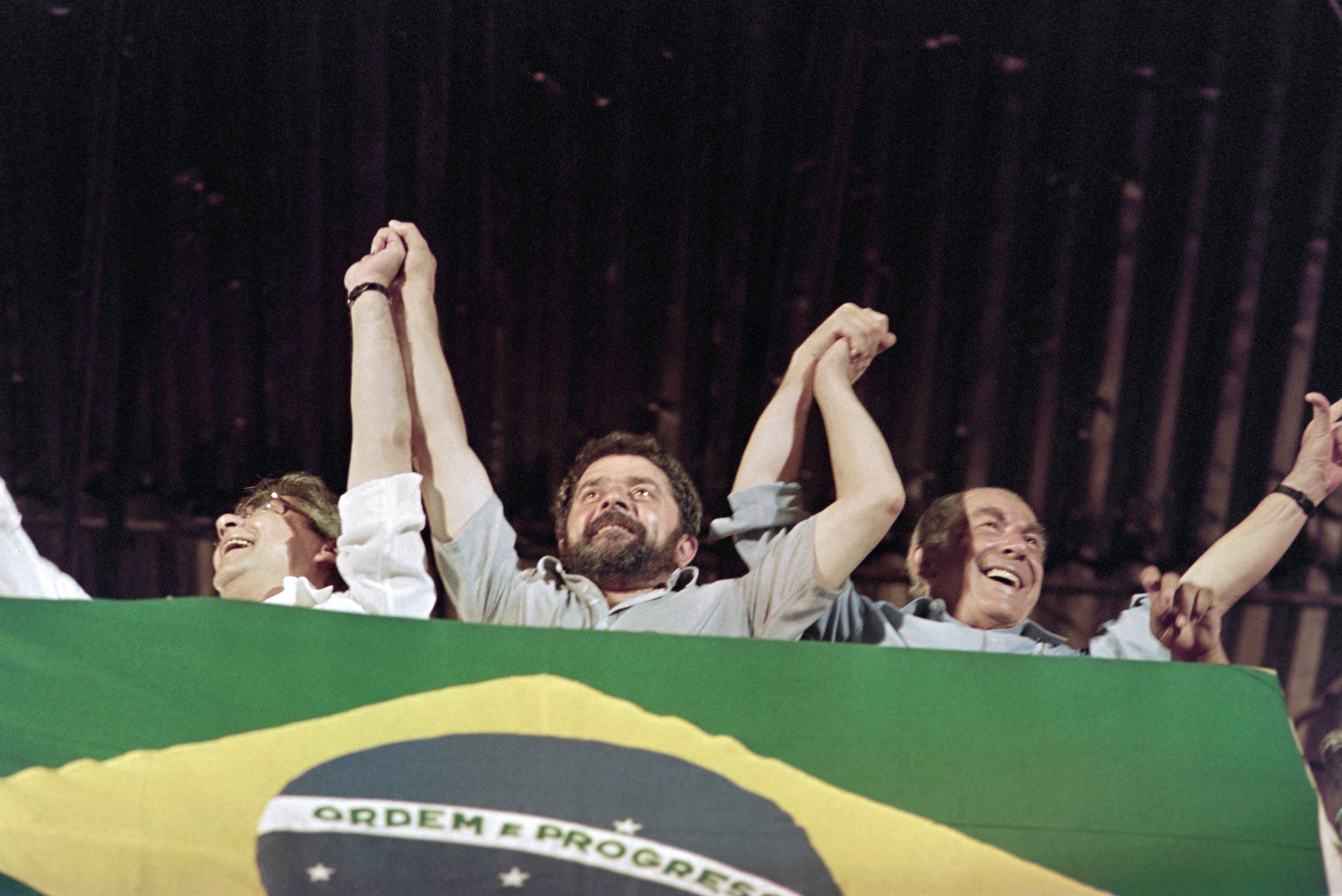 Lula (C) waves to the crowd in Rio de Janeiro in December 1989