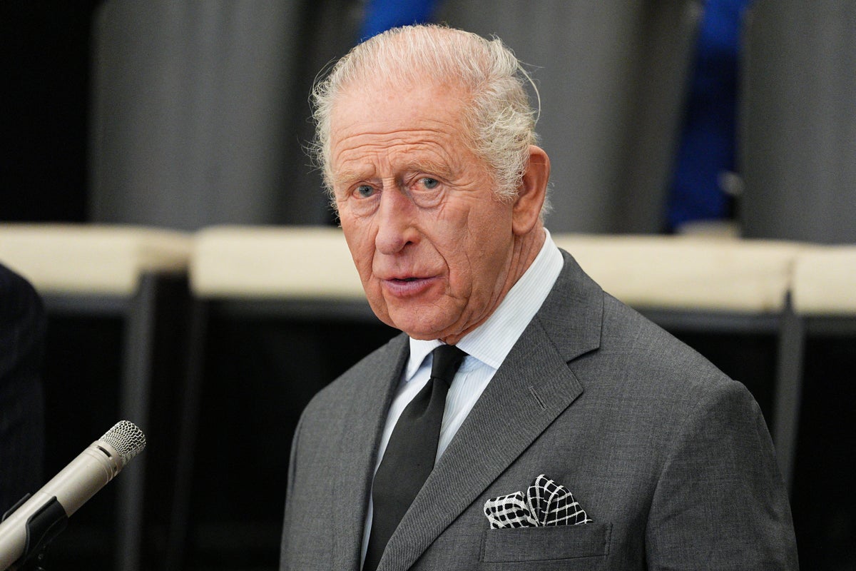 King starts tour of Caribbean amid calls grow to apologise for slavery
