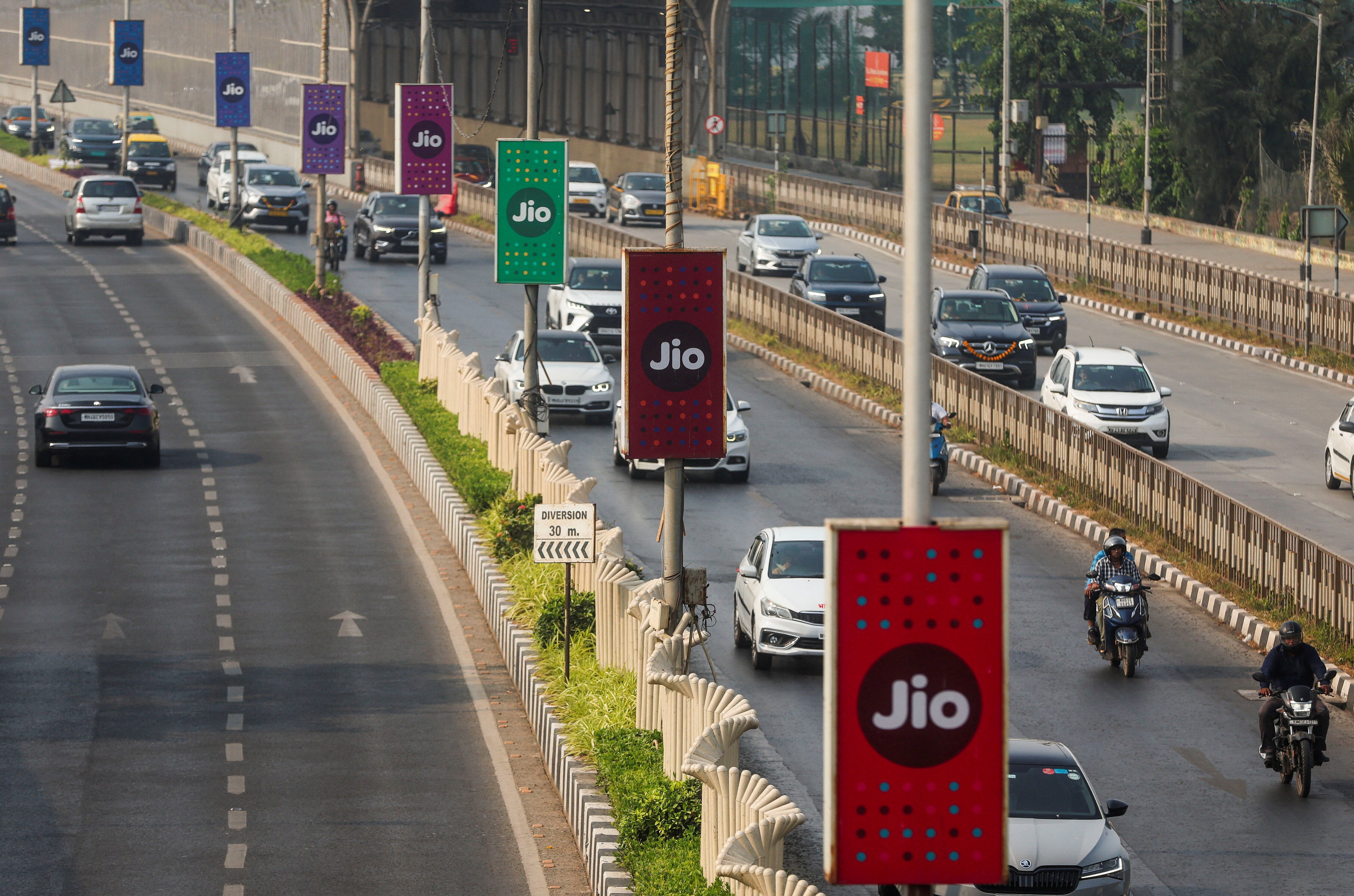 independent.co.uk - Maroosha Muzaffar - What to know before largest-ever share sale of Mukesh Ambani's Jio Platforms