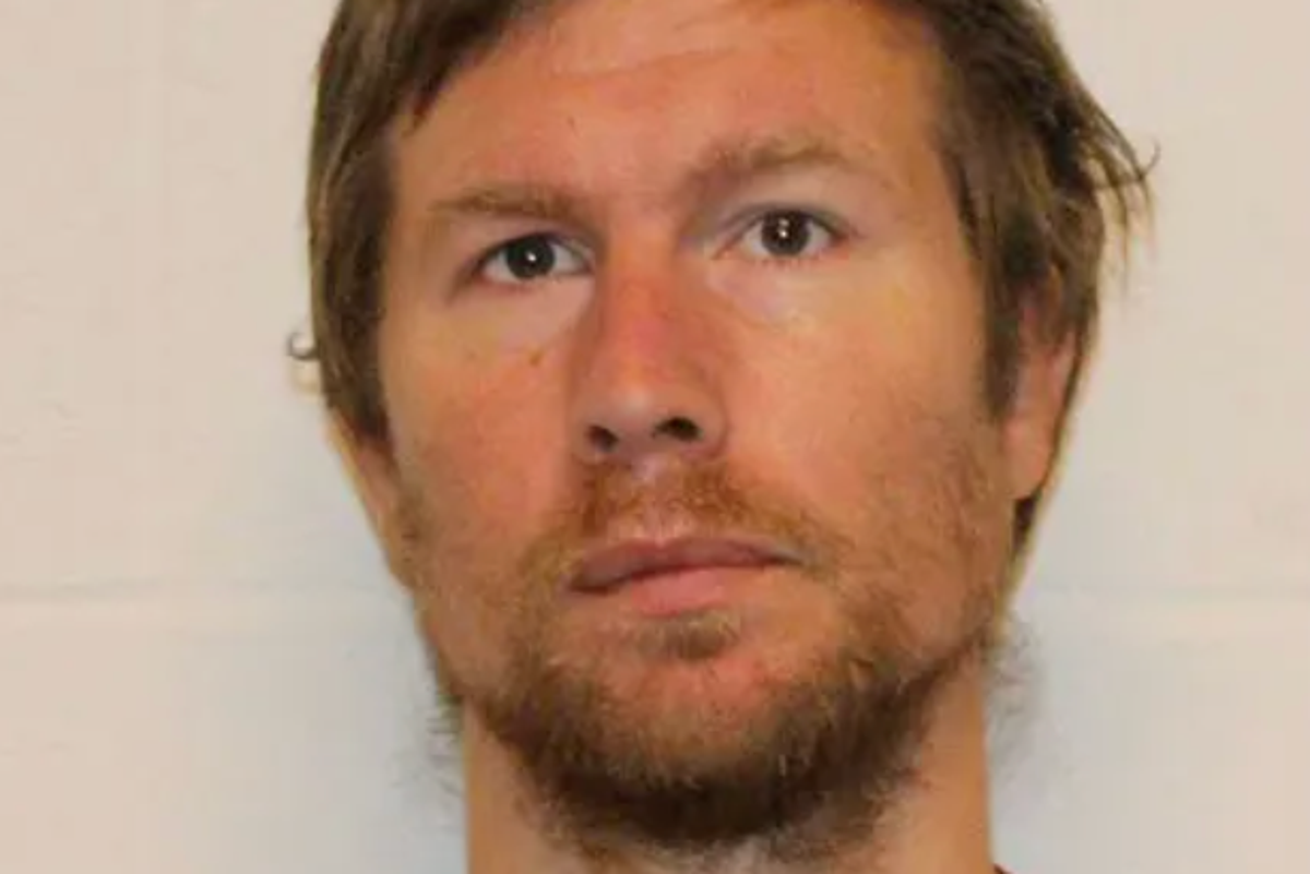 Convicted sex offender accused of sending Democrats mystery white powder with chilling 'enjoy the gift' note