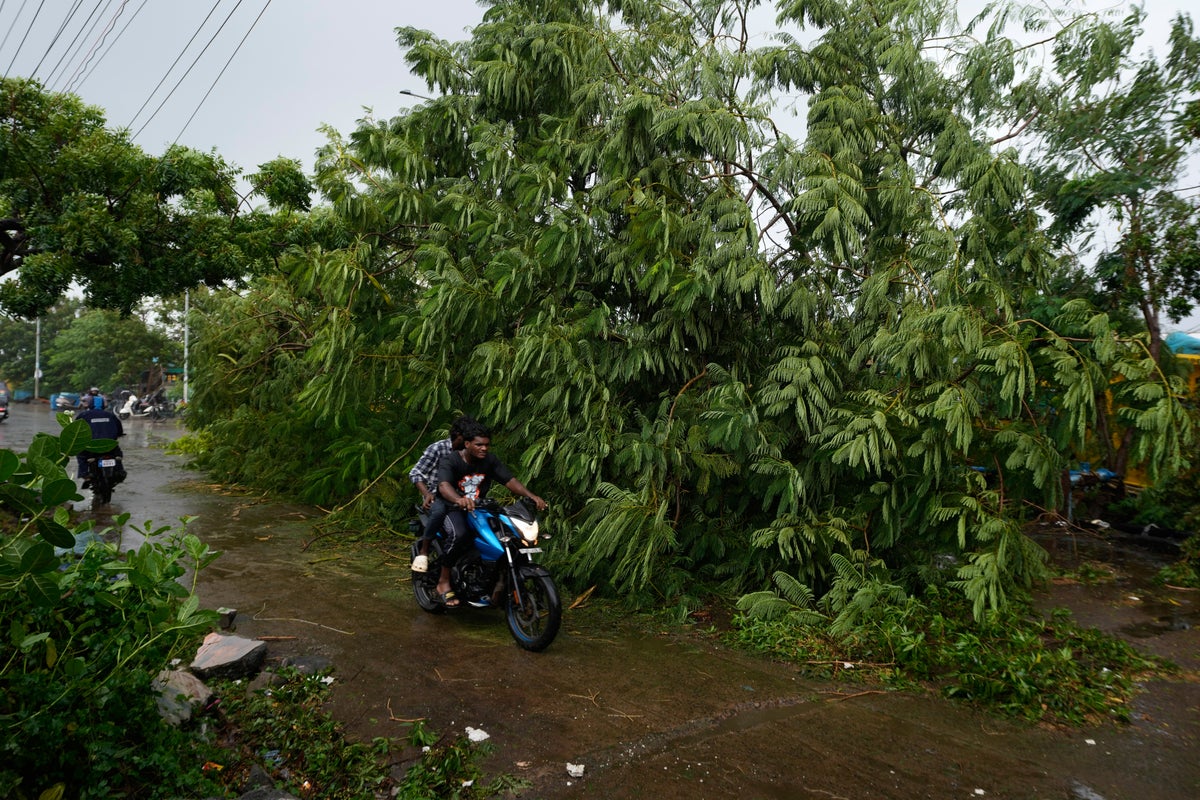 Cyclone Arnab makes landfall in India with 140kmph winds as 180,000 evacuated